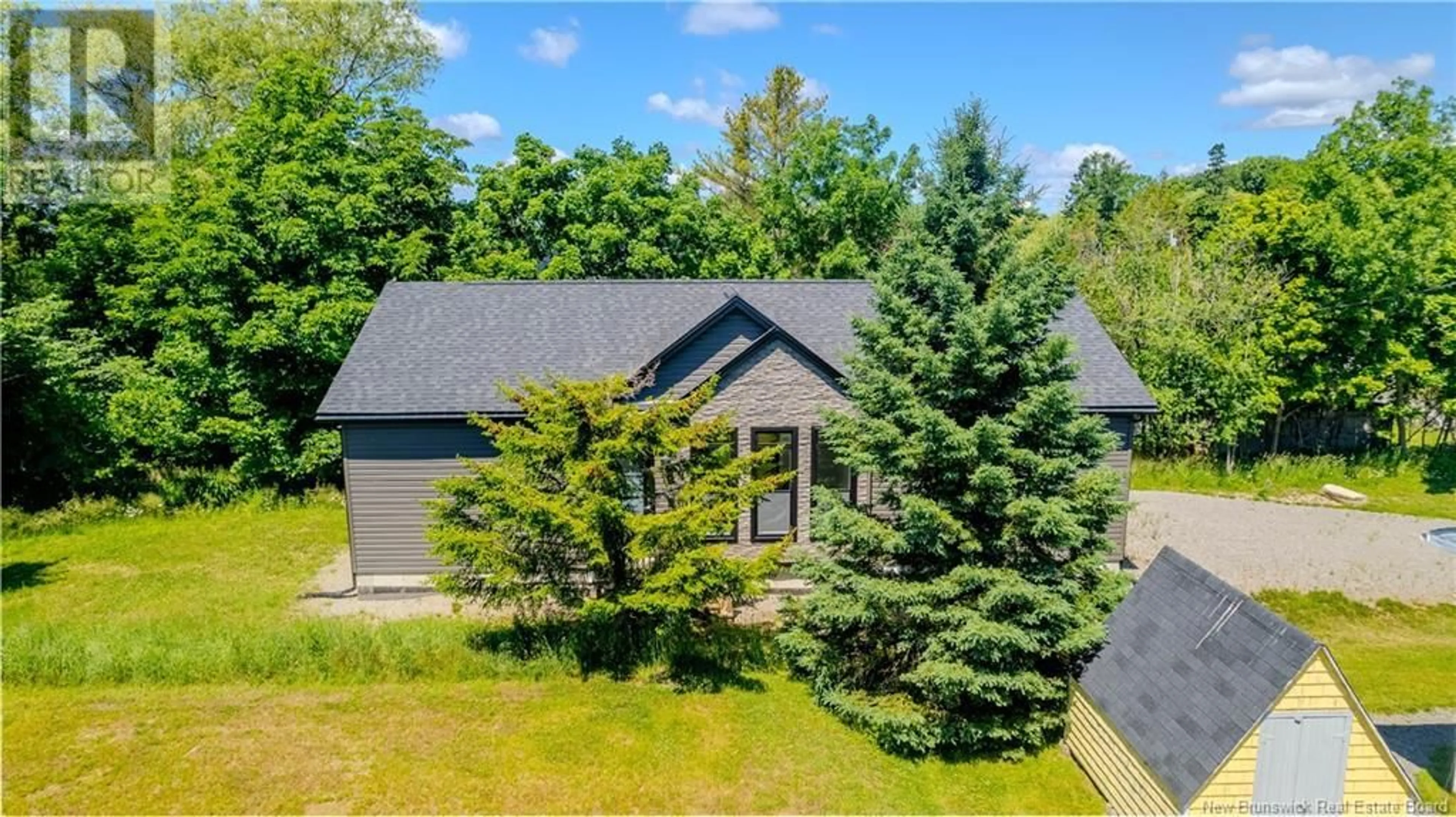 A pic from outside/outdoor area/front of a property/back of a property/a pic from drone, unknown for 377 QUEEN STREET, Saint Andrews New Brunswick E5B1G3