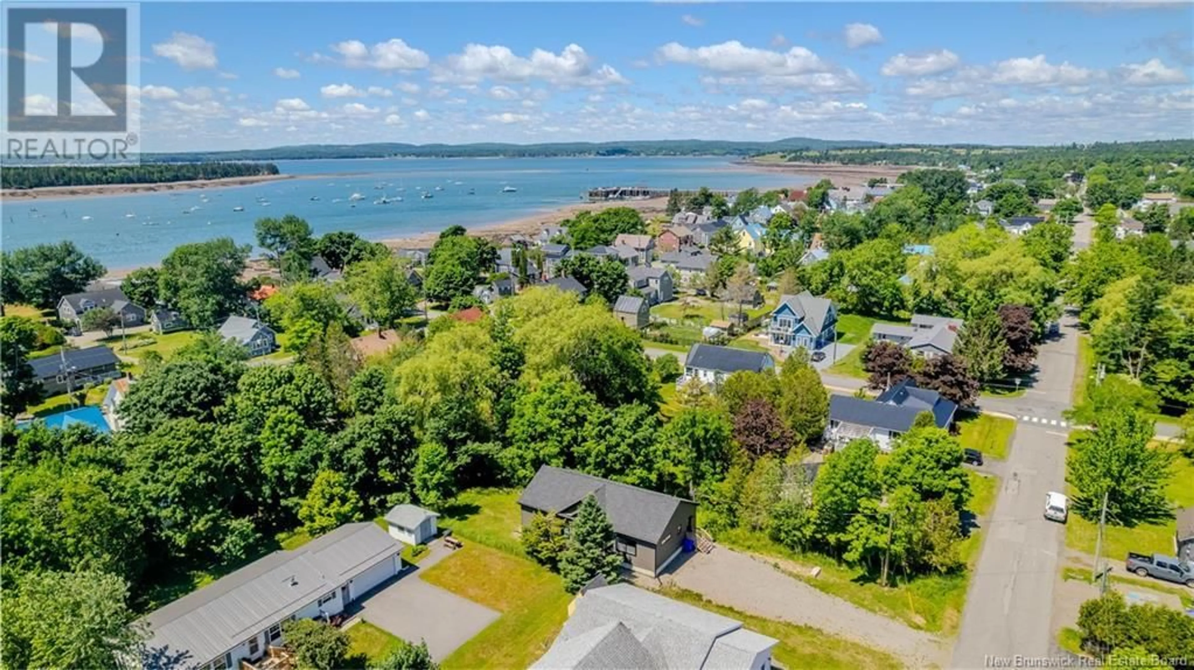A pic from outside/outdoor area/front of a property/back of a property/a pic from drone, water/lake/river/ocean view for 377 QUEEN STREET, Saint Andrews New Brunswick E5B1G3