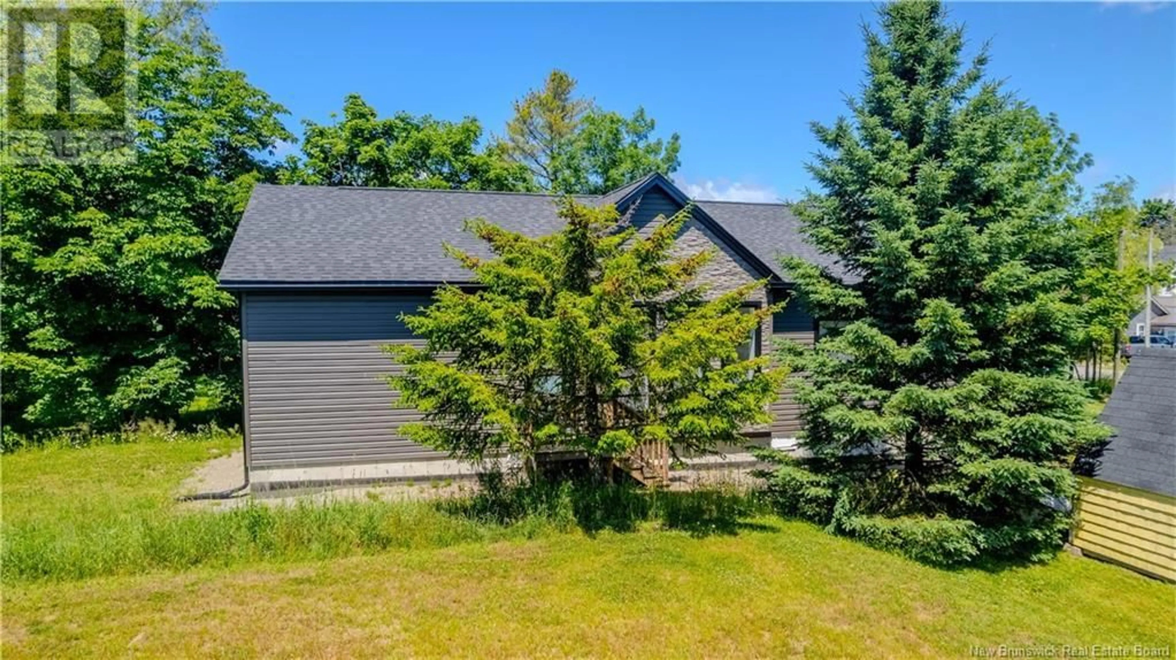A pic from outside/outdoor area/front of a property/back of a property/a pic from drone, unknown for 377 QUEEN STREET, Saint Andrews New Brunswick E5B1G3
