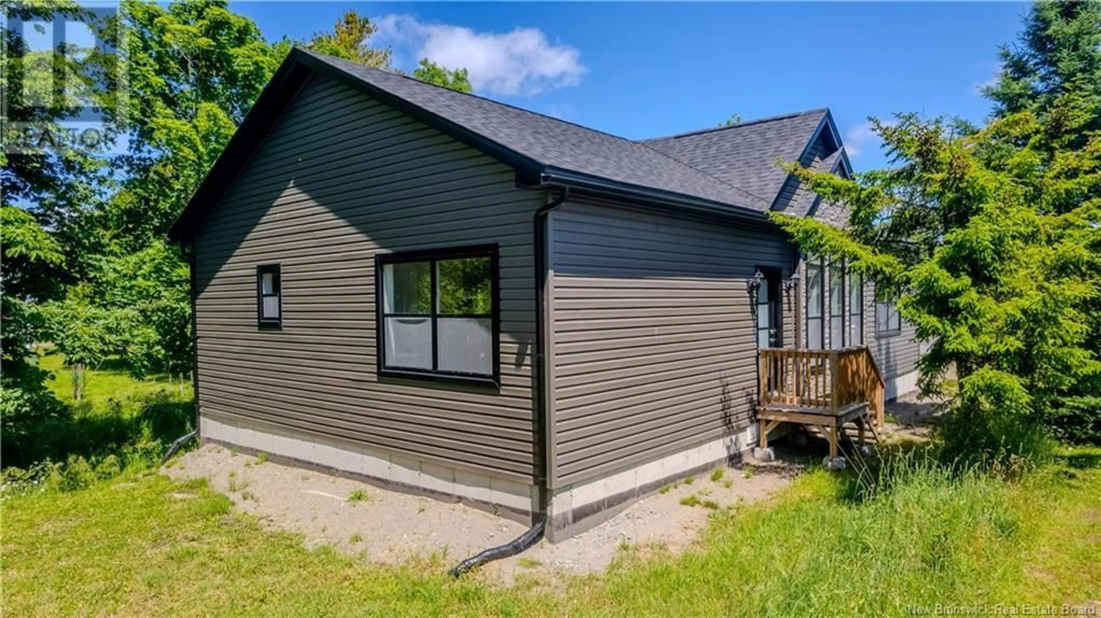 Home with vinyl exterior material, building for 377 QUEEN STREET, Saint Andrews New Brunswick E5B1G3
