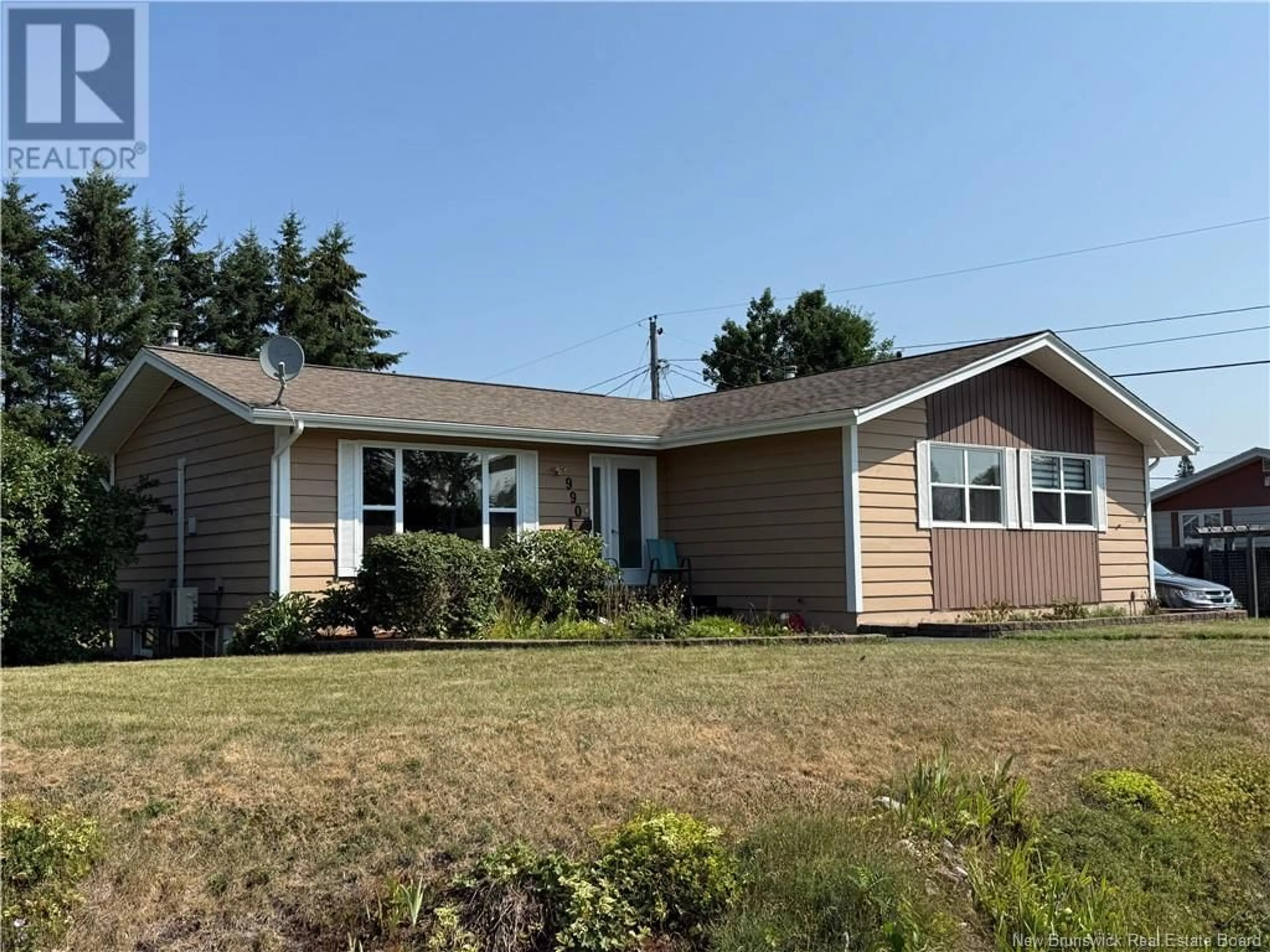 Home with vinyl exterior material, street for 990 EDGEWOOD, Bathurst New Brunswick E2A3T3