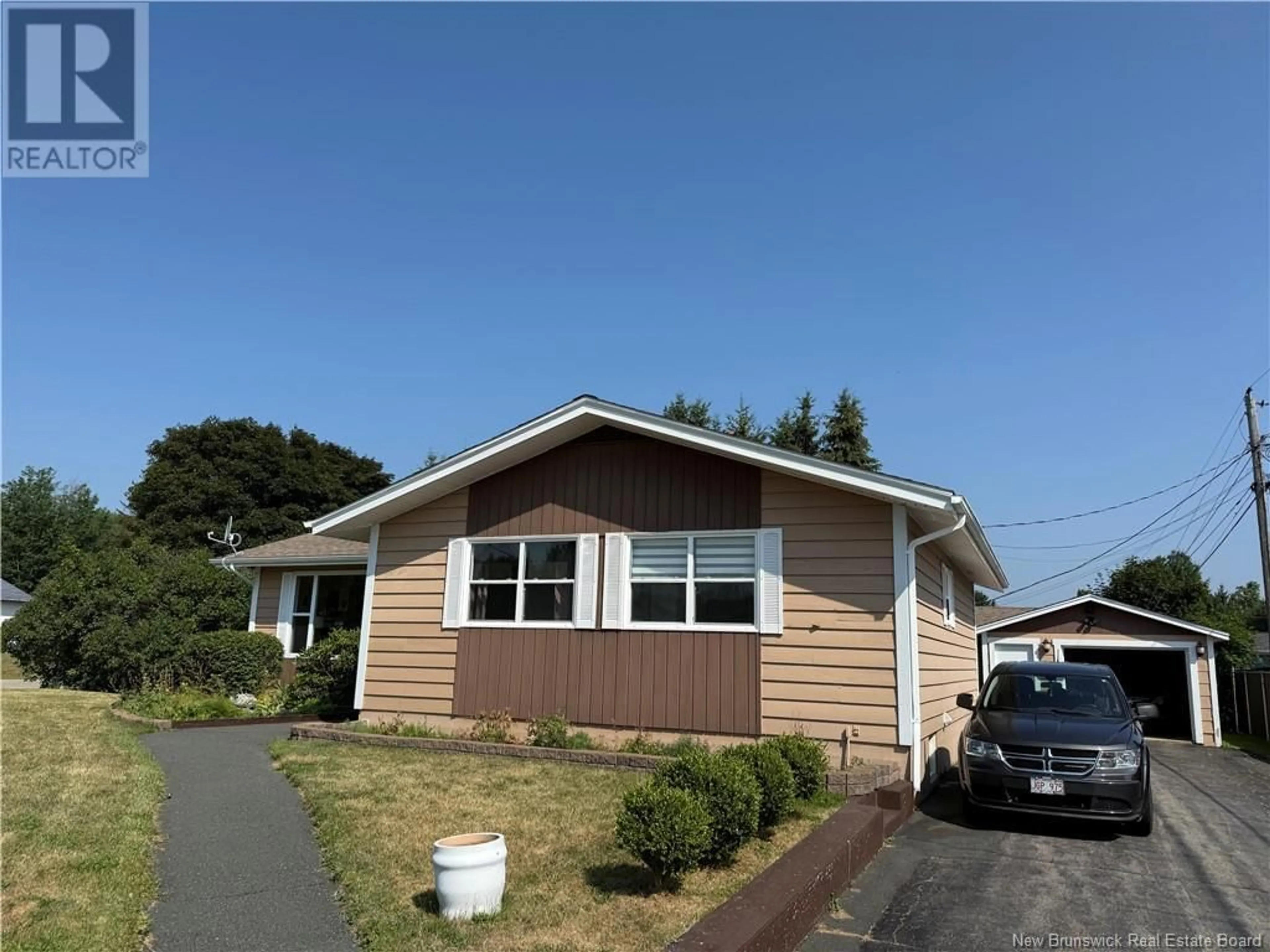 Home with vinyl exterior material, street for 990 EDGEWOOD, Bathurst New Brunswick E2A3T3