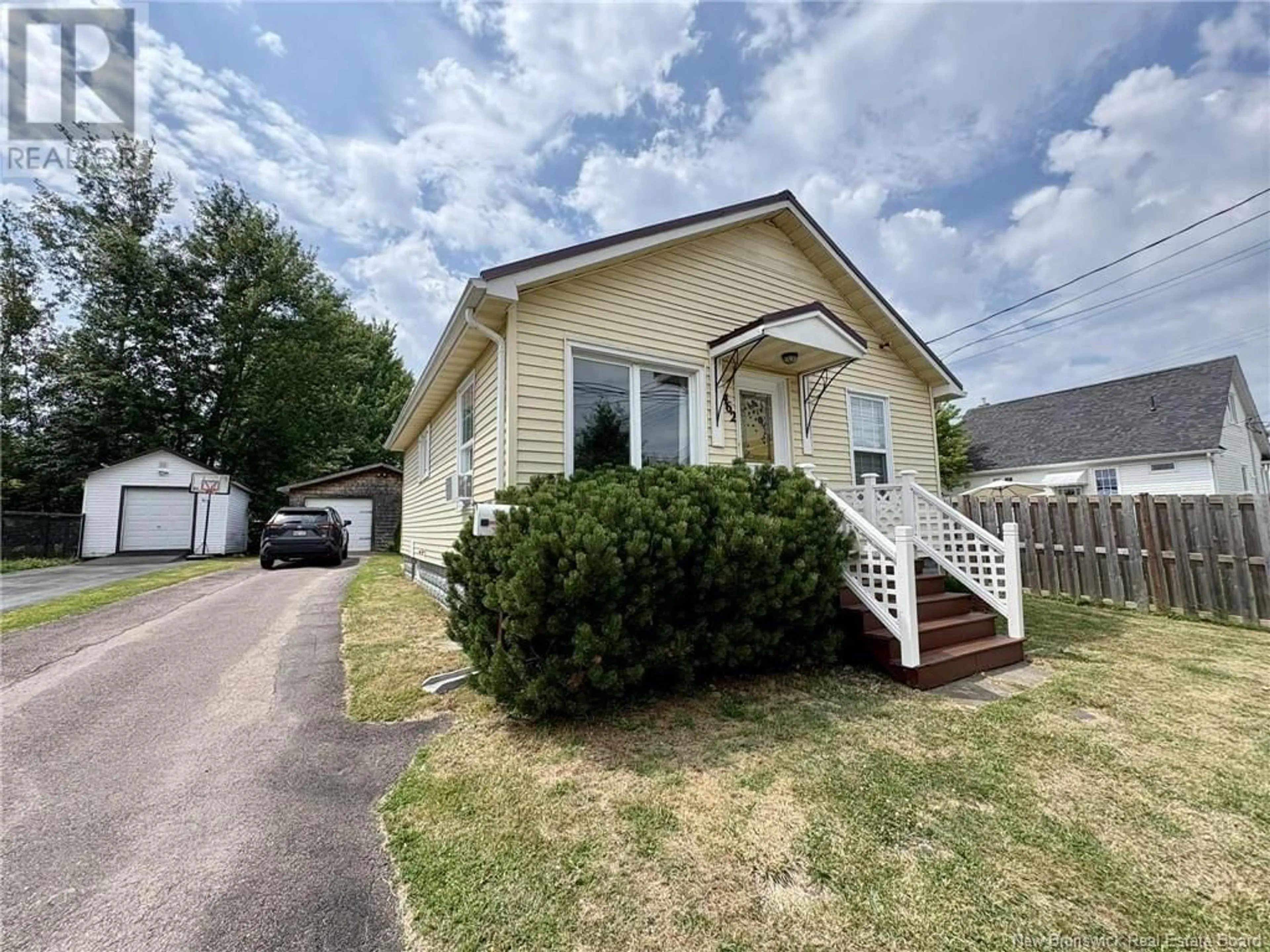 Home with vinyl exterior material, street for 462 HIGH STREET, Moncton New Brunswick E1C6E1
