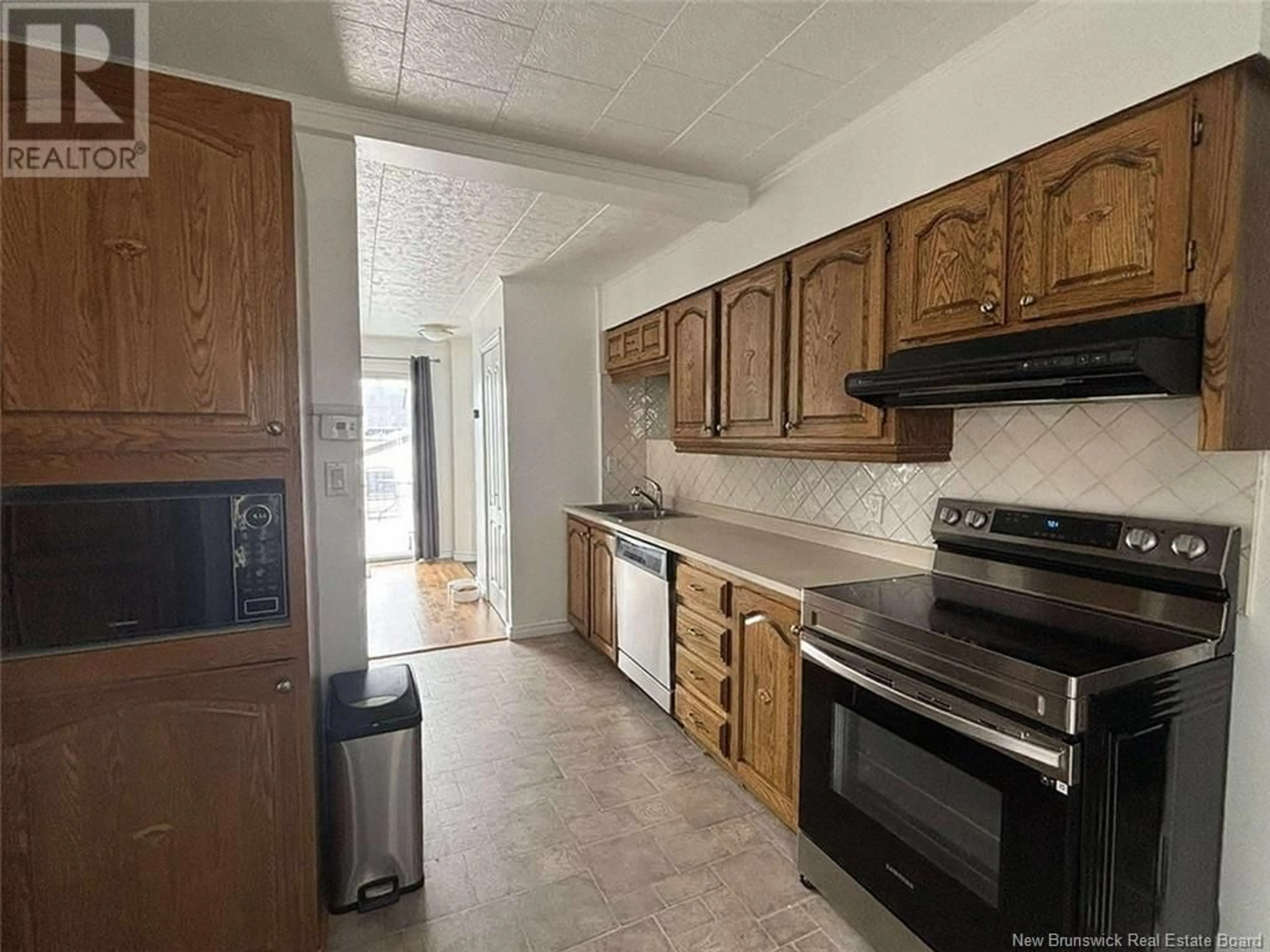 Standard kitchen, unknown for 8 MARGUERITE-THIBODEAU AVENUE, Edmundston New Brunswick E7C1C2