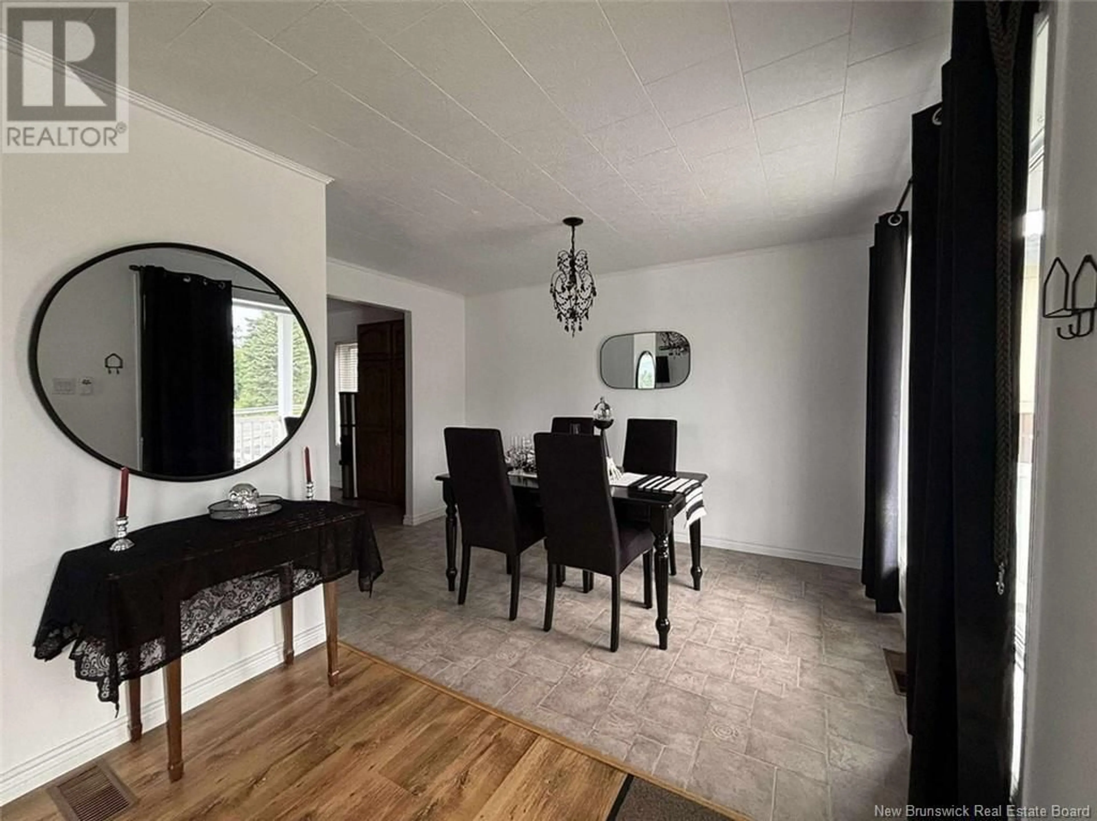 Dining room, wood/laminate floor for 8 MARGUERITE-THIBODEAU AVENUE, Edmundston New Brunswick E7C1C2