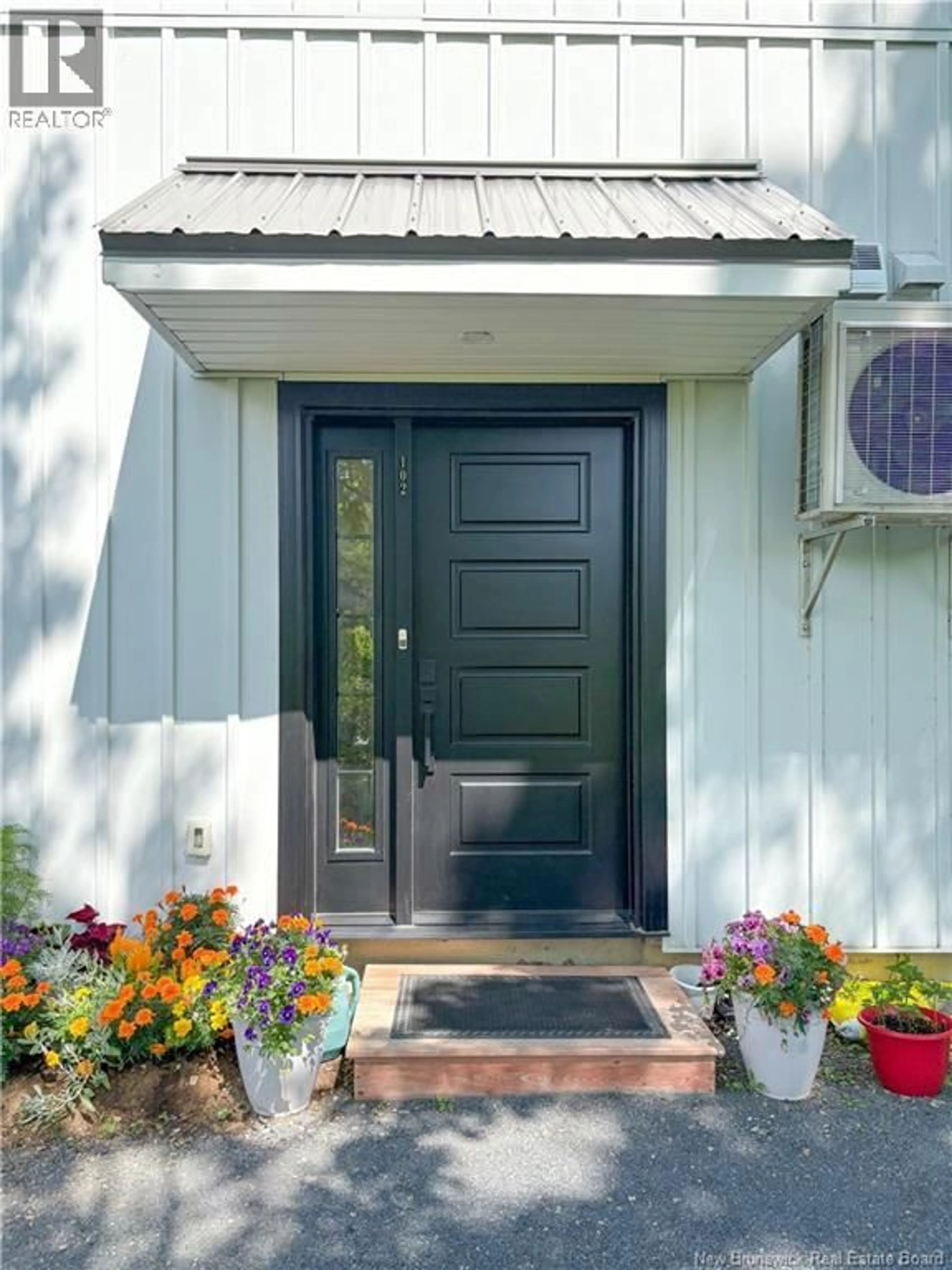 Indoor entryway for 102 - 24 RIVERVIEW DRIVE, Somerville New Brunswick E7P3B4