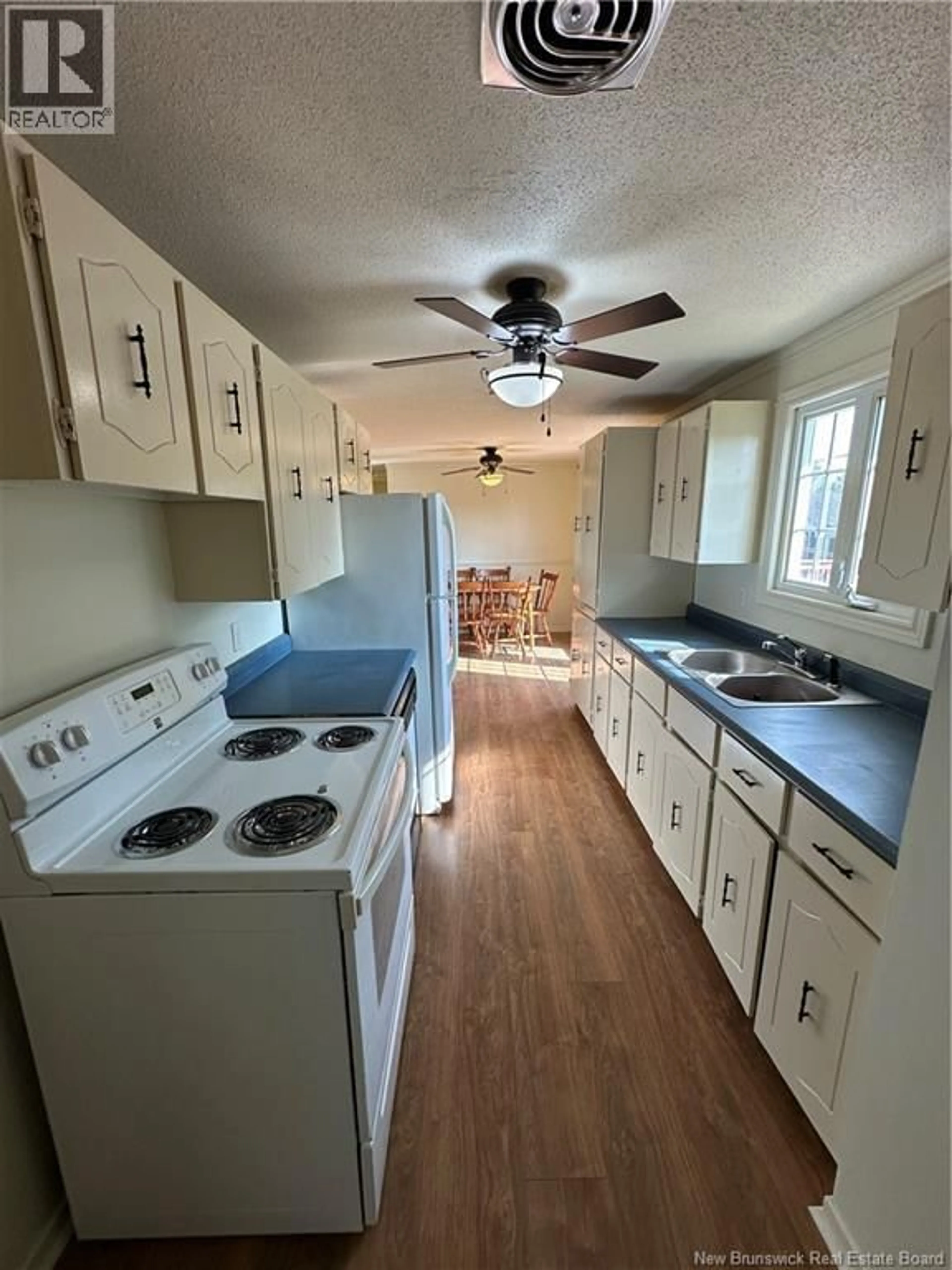 Standard kitchen, unknown for 56 CROCKER CRESCENT, Miramichi New Brunswick E1V3T8