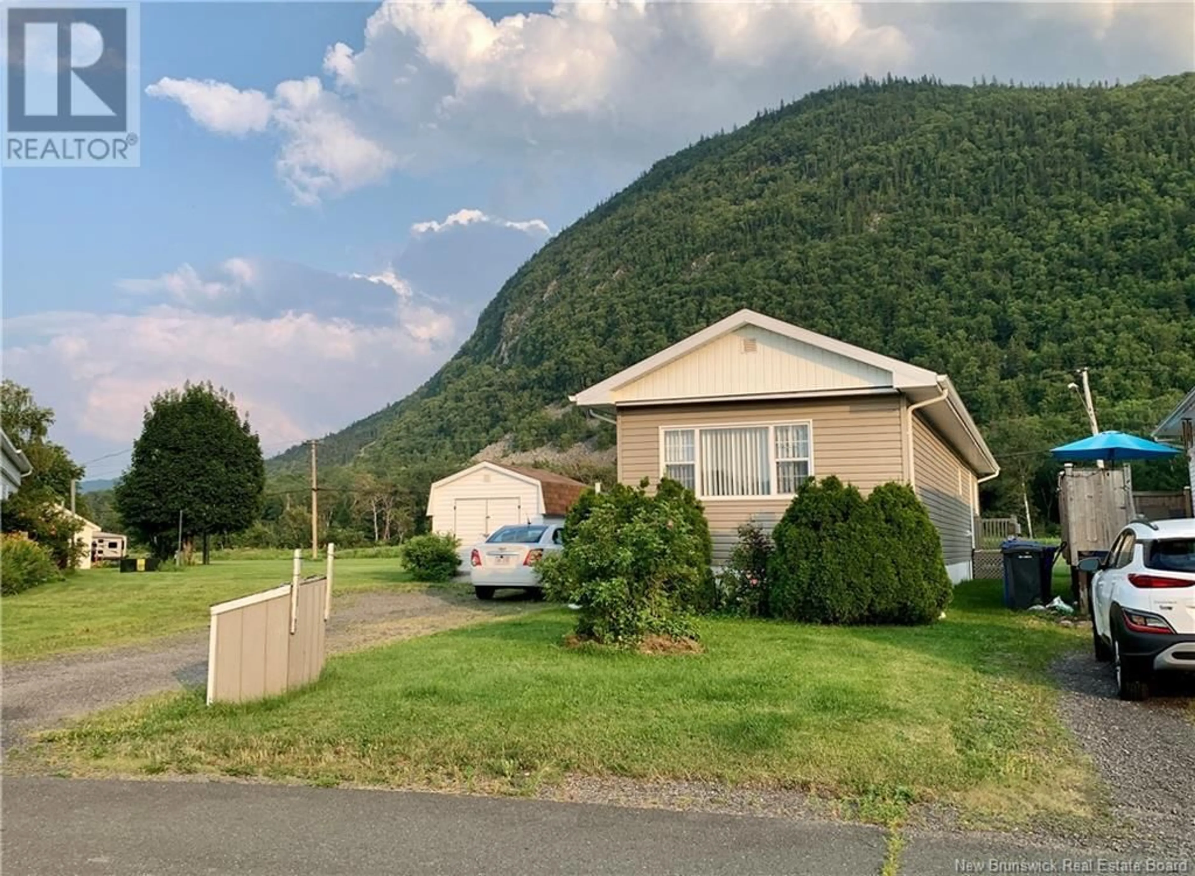 Home with vinyl exterior material, mountain view for 12 MOUNTAIN VIEW, Campbellton New Brunswick E3N3K9