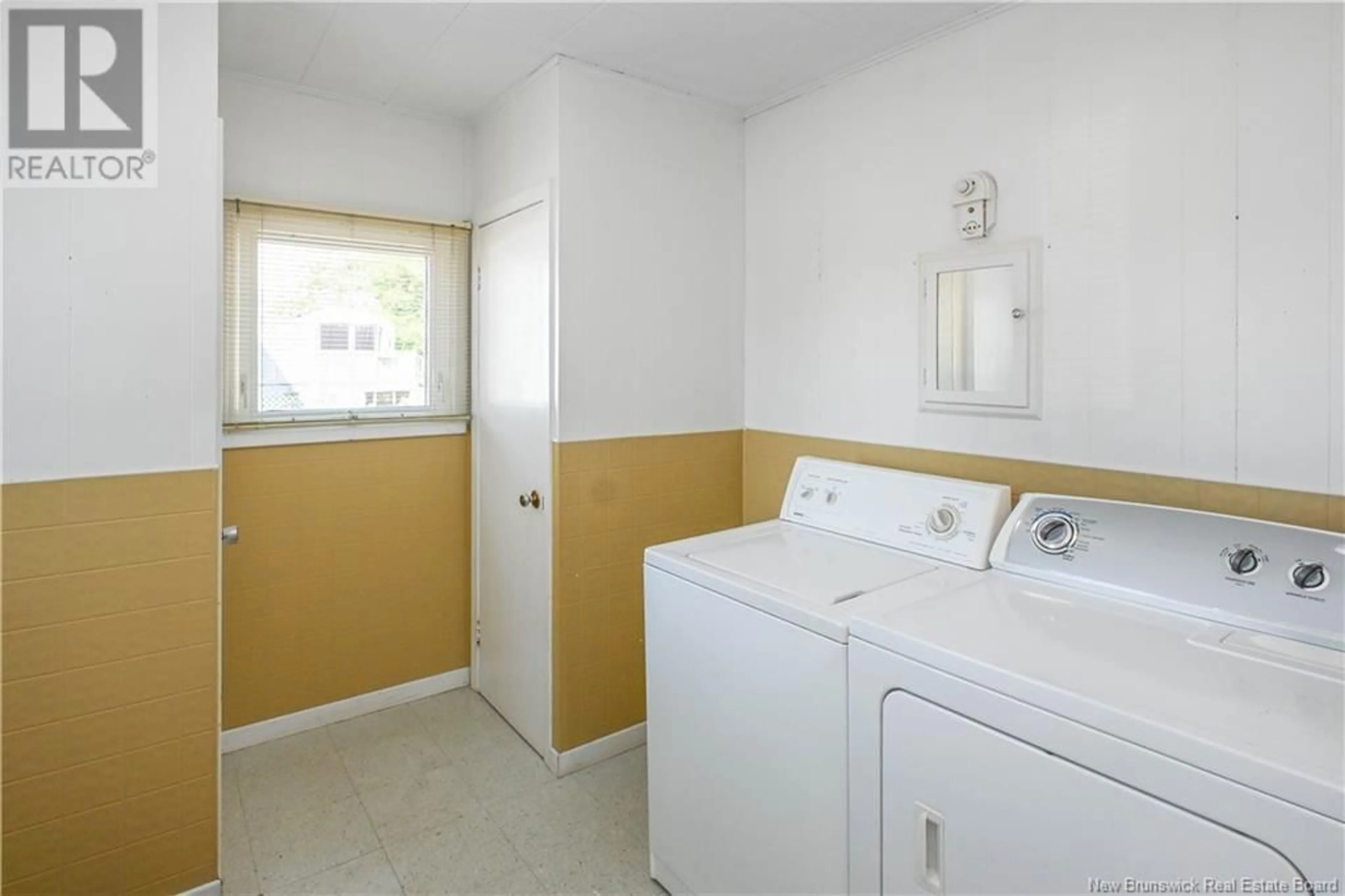 Laundry room for 351 SAINT-PIERRE BOULEVARD, Caraquet New Brunswick E1W1B4