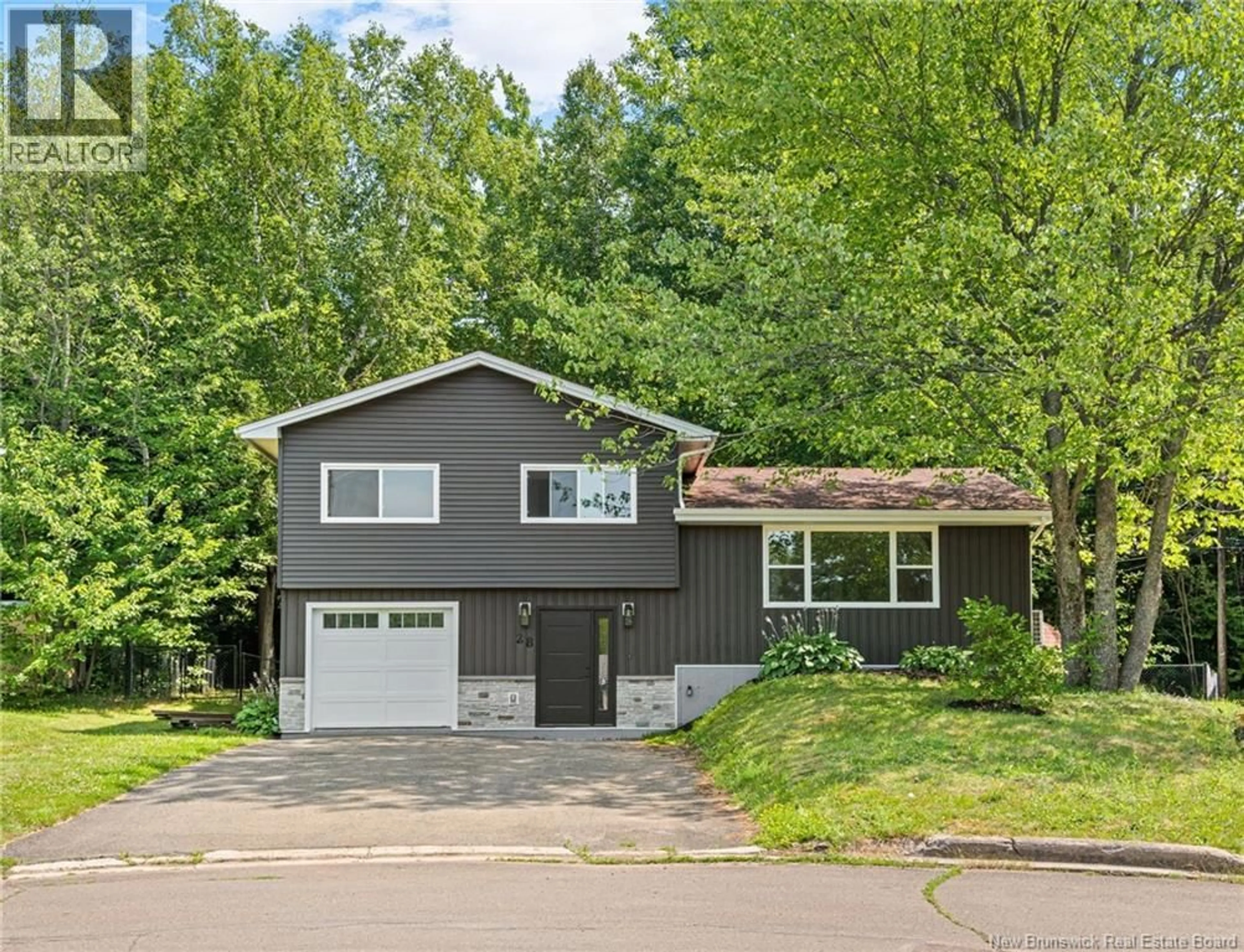 Home with vinyl exterior material, street for 28 JARVIS COURT, Moncton New Brunswick E1A5J4