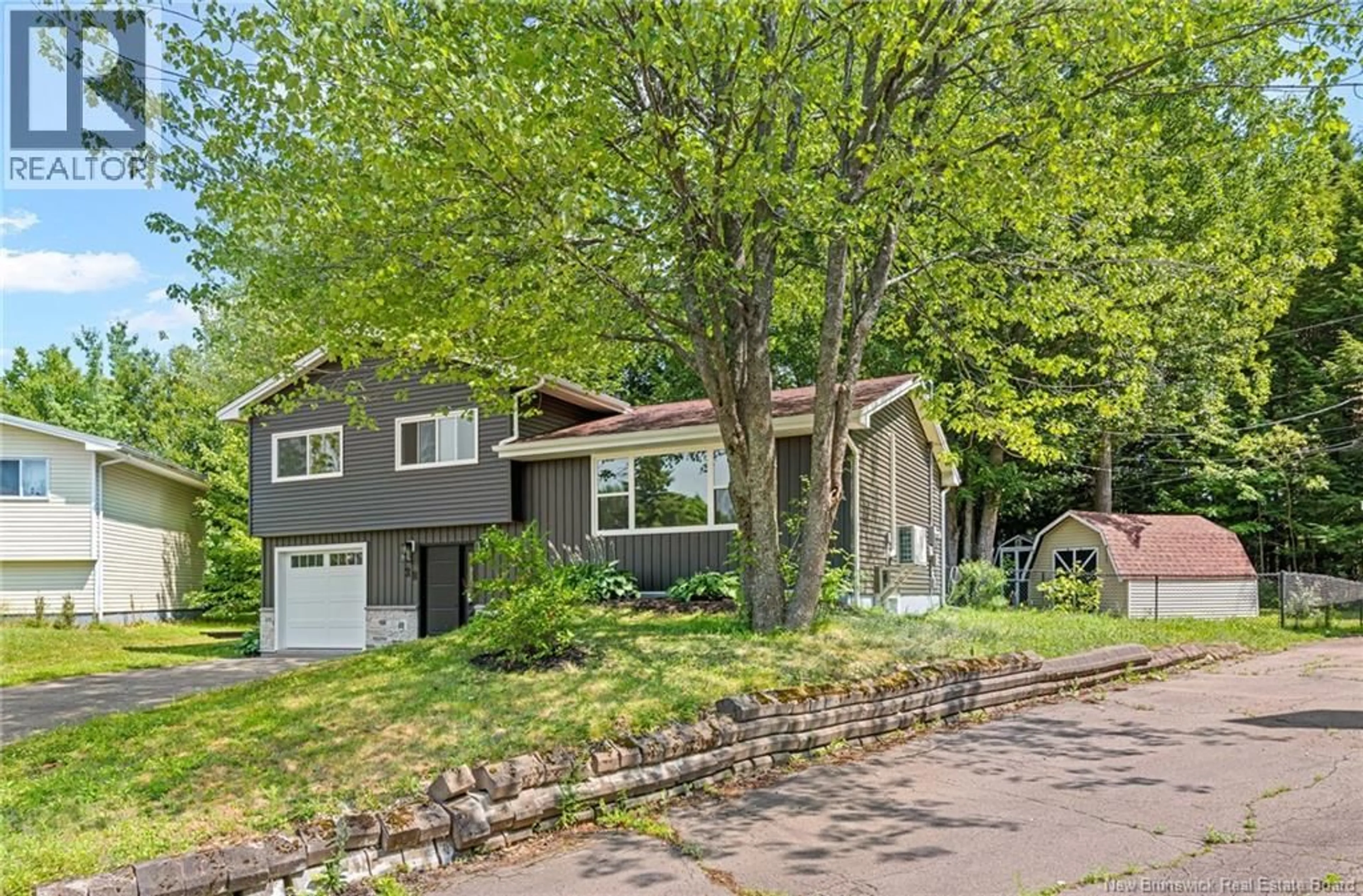 Home with vinyl exterior material, street for 28 JARVIS COURT, Moncton New Brunswick E1A5J4