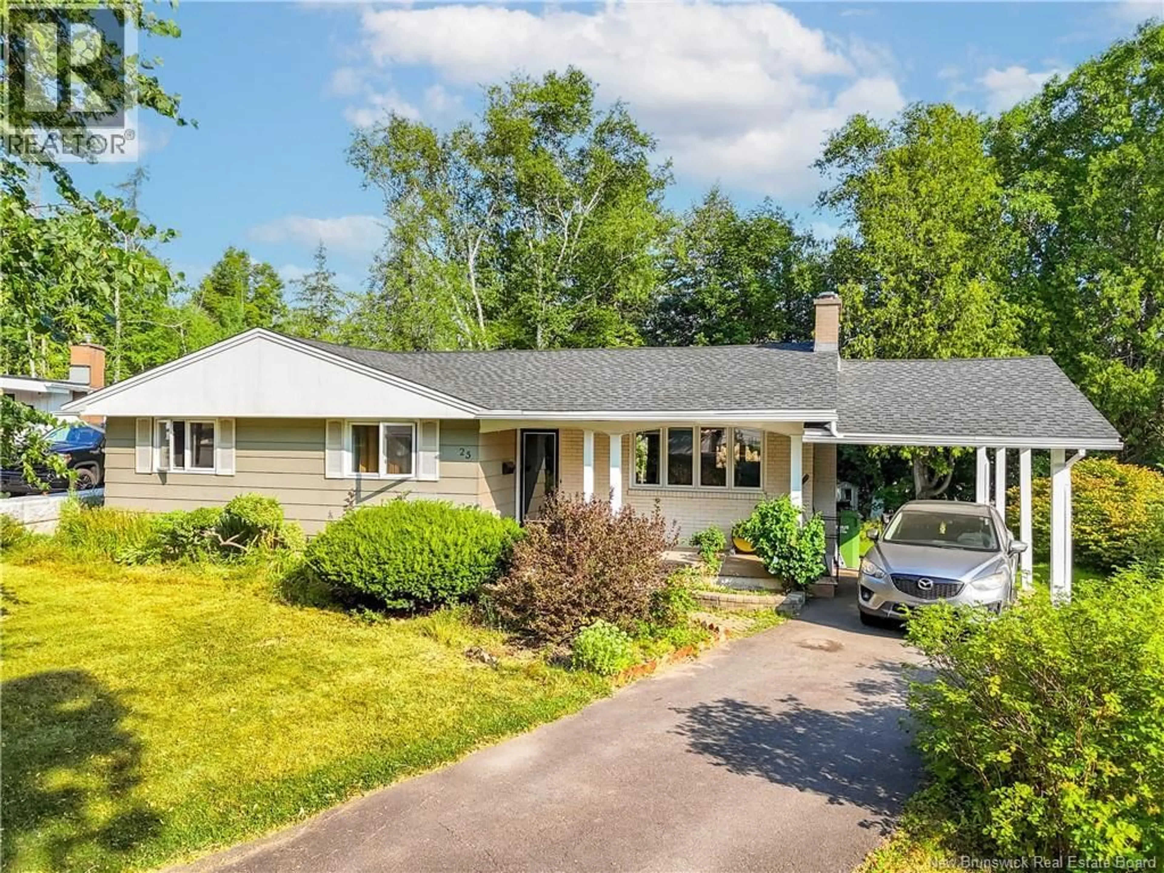 A pic from outside/outdoor area/front of a property/back of a property/a pic from drone, street for 25 SIMCOE COURT, Fredericton New Brunswick E3B2W9