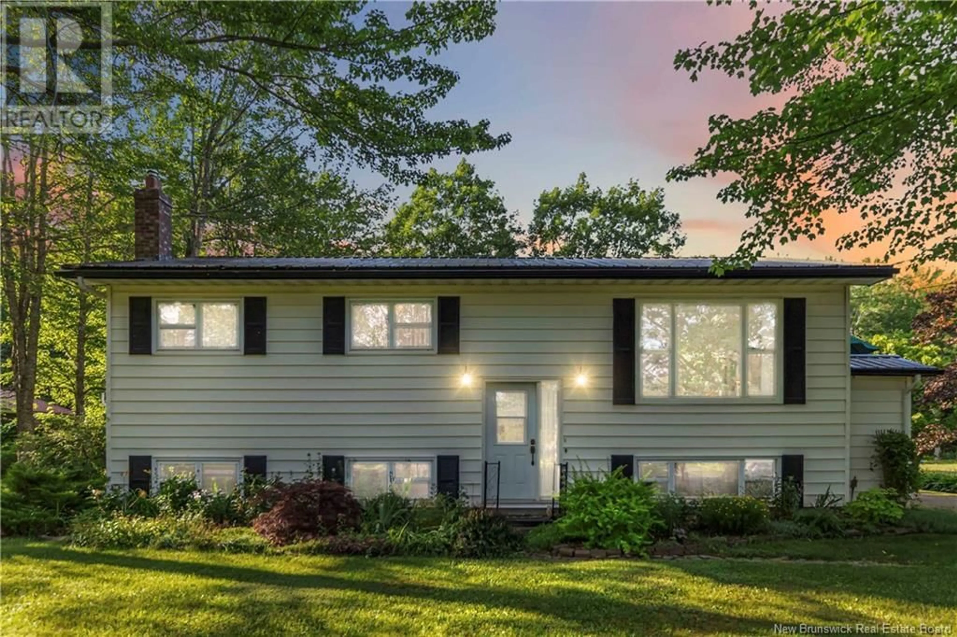 Home with vinyl exterior material, unknown for 110 CAPE BRETON ROAD, Irishtown New Brunswick E1H1W9
