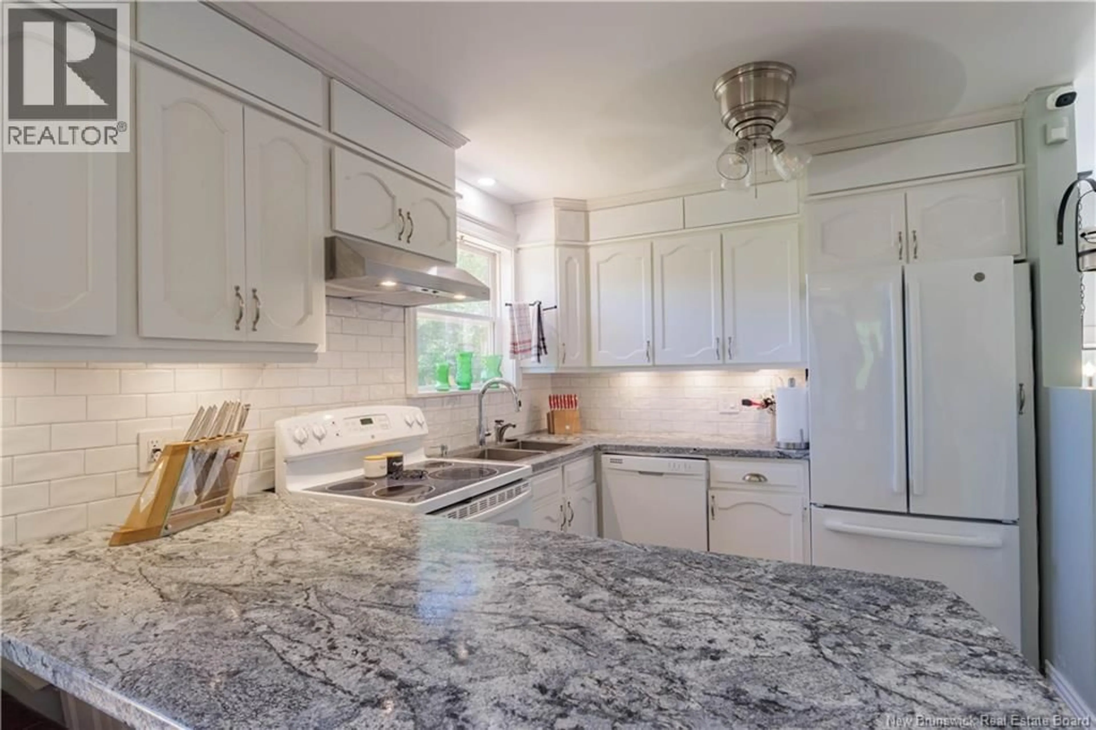 Contemporary kitchen, ceramic/tile floor for 1866 ROUTE 105, Mactaquac New Brunswick E6L1C5