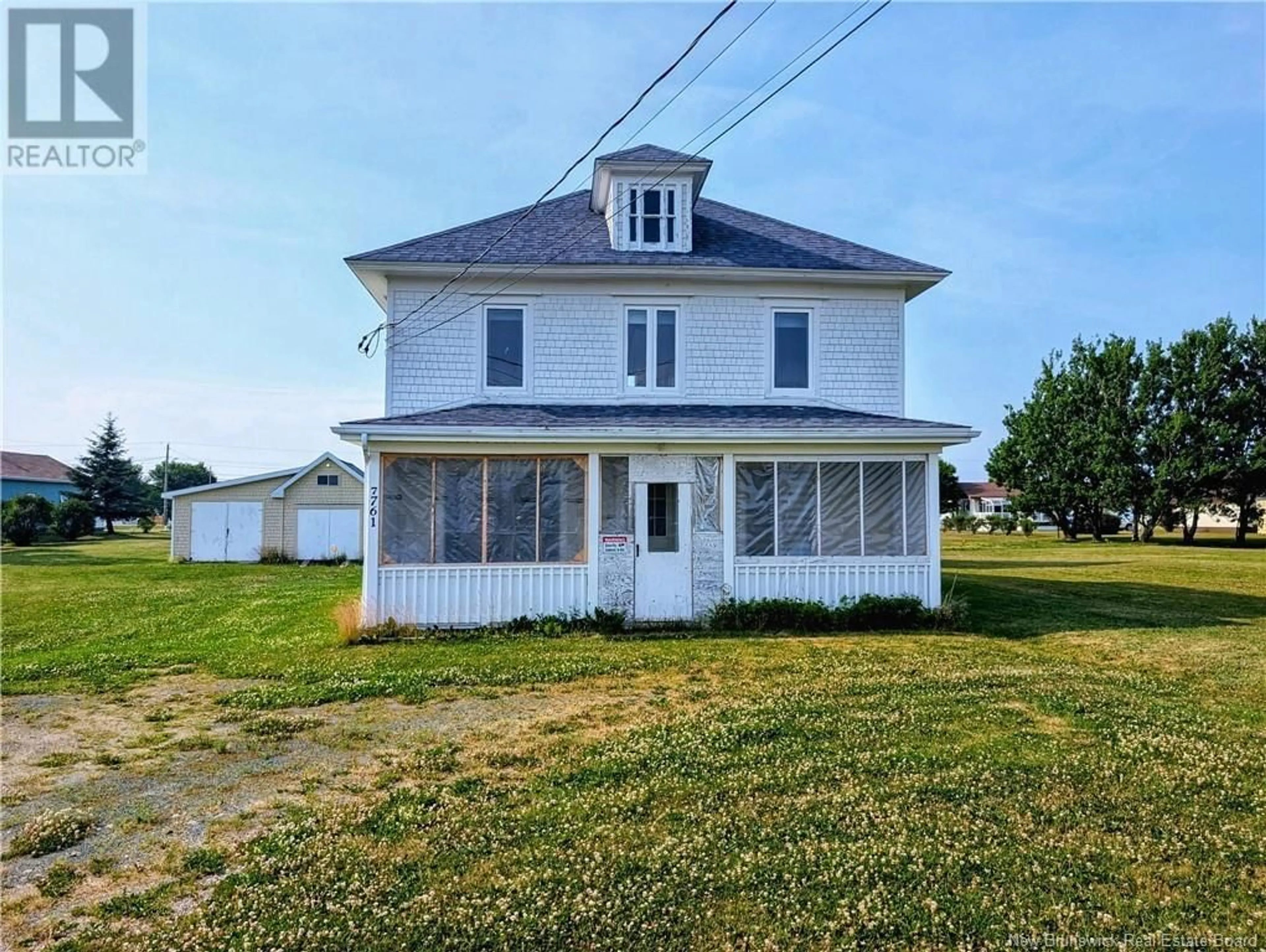 A pic from outside/outdoor area/front of a property/back of a property/a pic from drone, building for 7761 RUE SAINT-PAUL, Bas-Caraquet New Brunswick E1W6C1