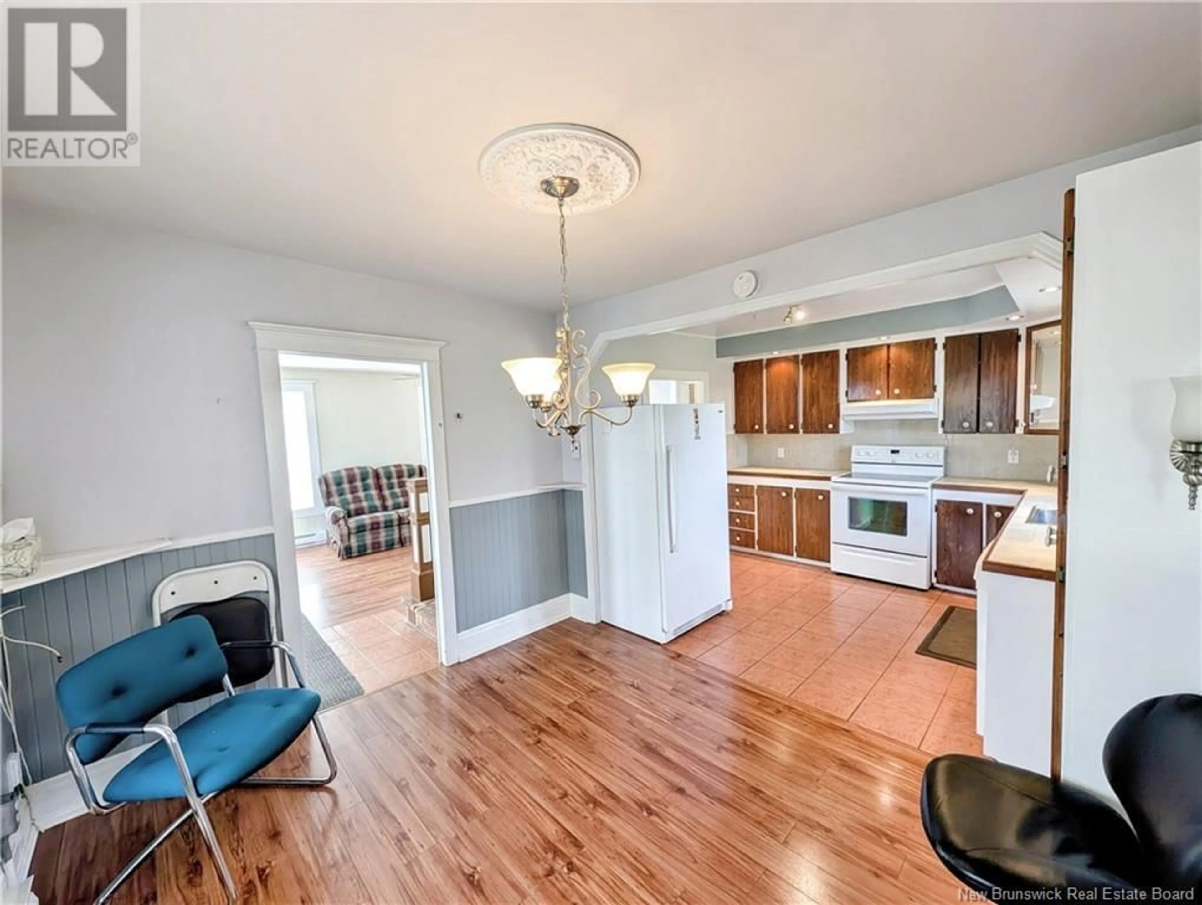 Open concept kitchen, wood/laminate floor for 7761 RUE SAINT-PAUL, Bas-Caraquet New Brunswick E1W6C1