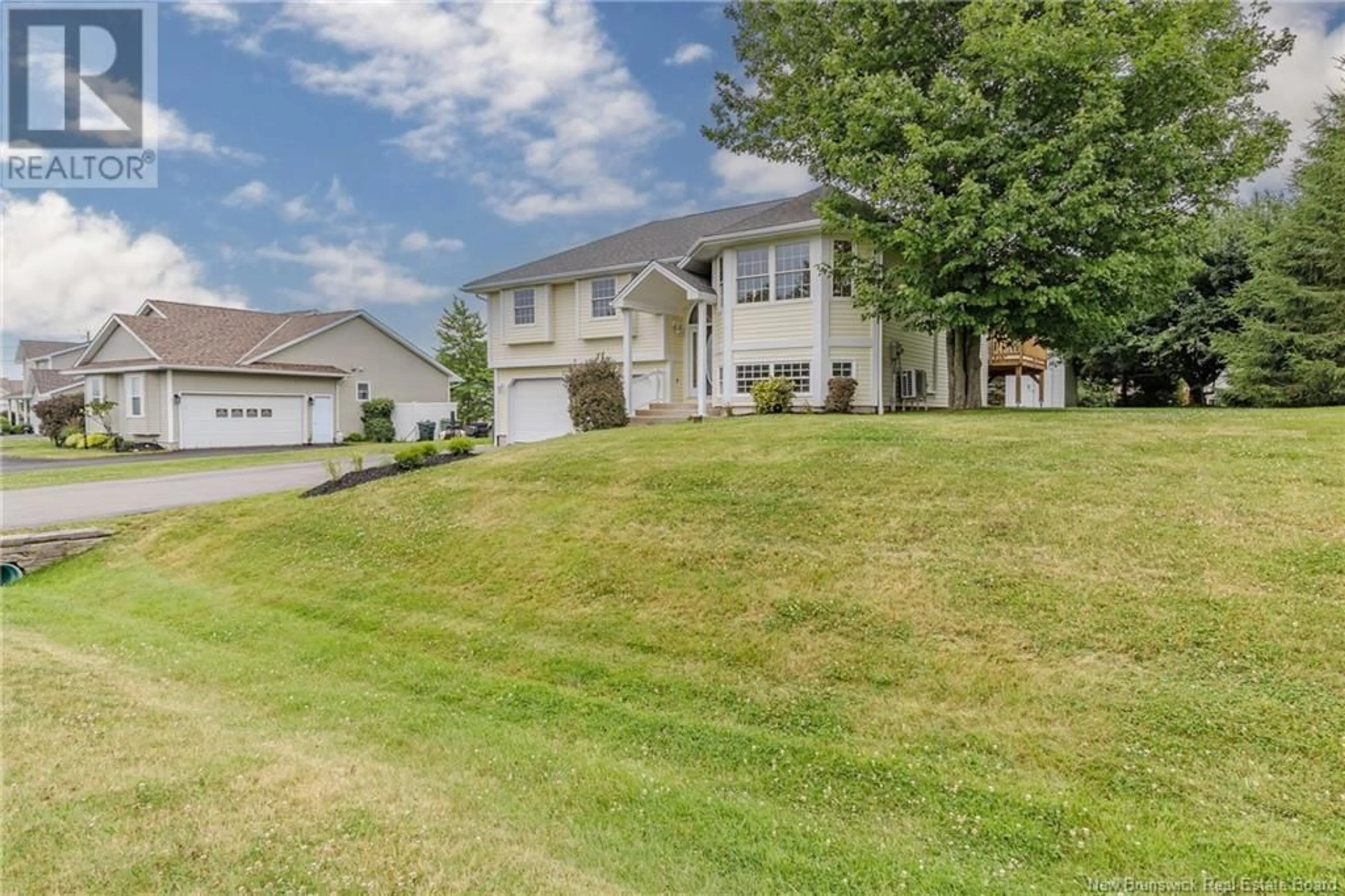 A pic from outside/outdoor area/front of a property/back of a property/a pic from drone, unknown for 132 CHELSEA DRIVE, Quispamsis New Brunswick E2E5Z9
