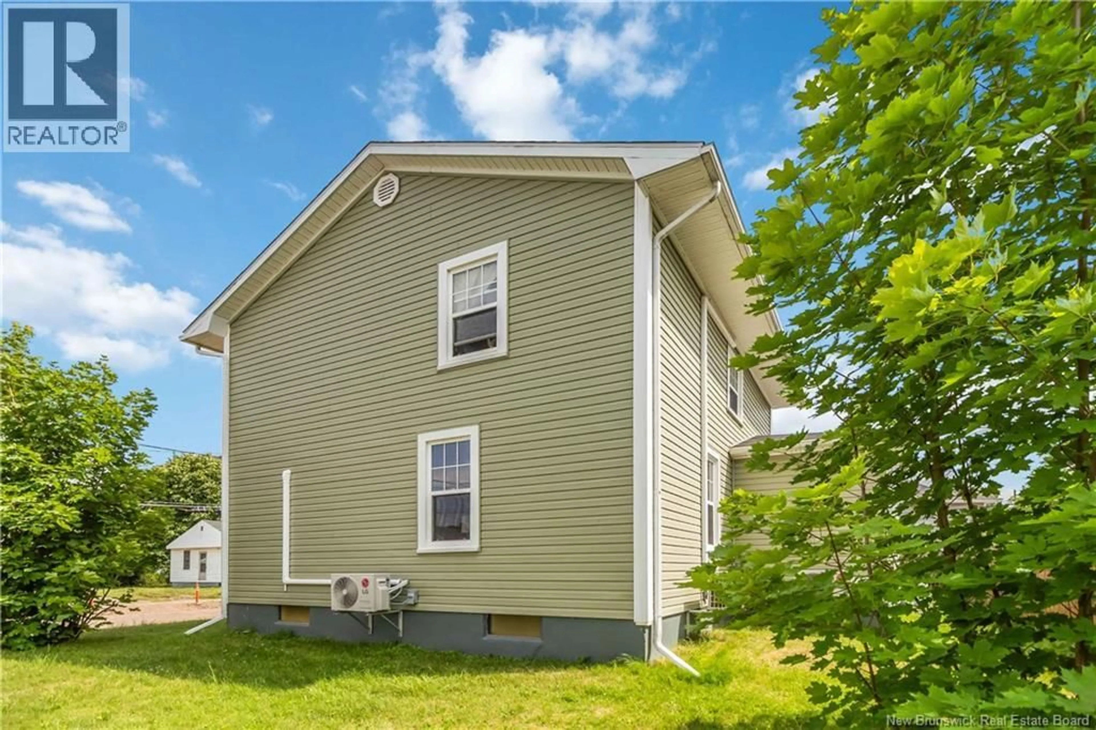 Home with vinyl exterior material, building for 10 STAFFORD STREET, Moncton New Brunswick E1C4R4
