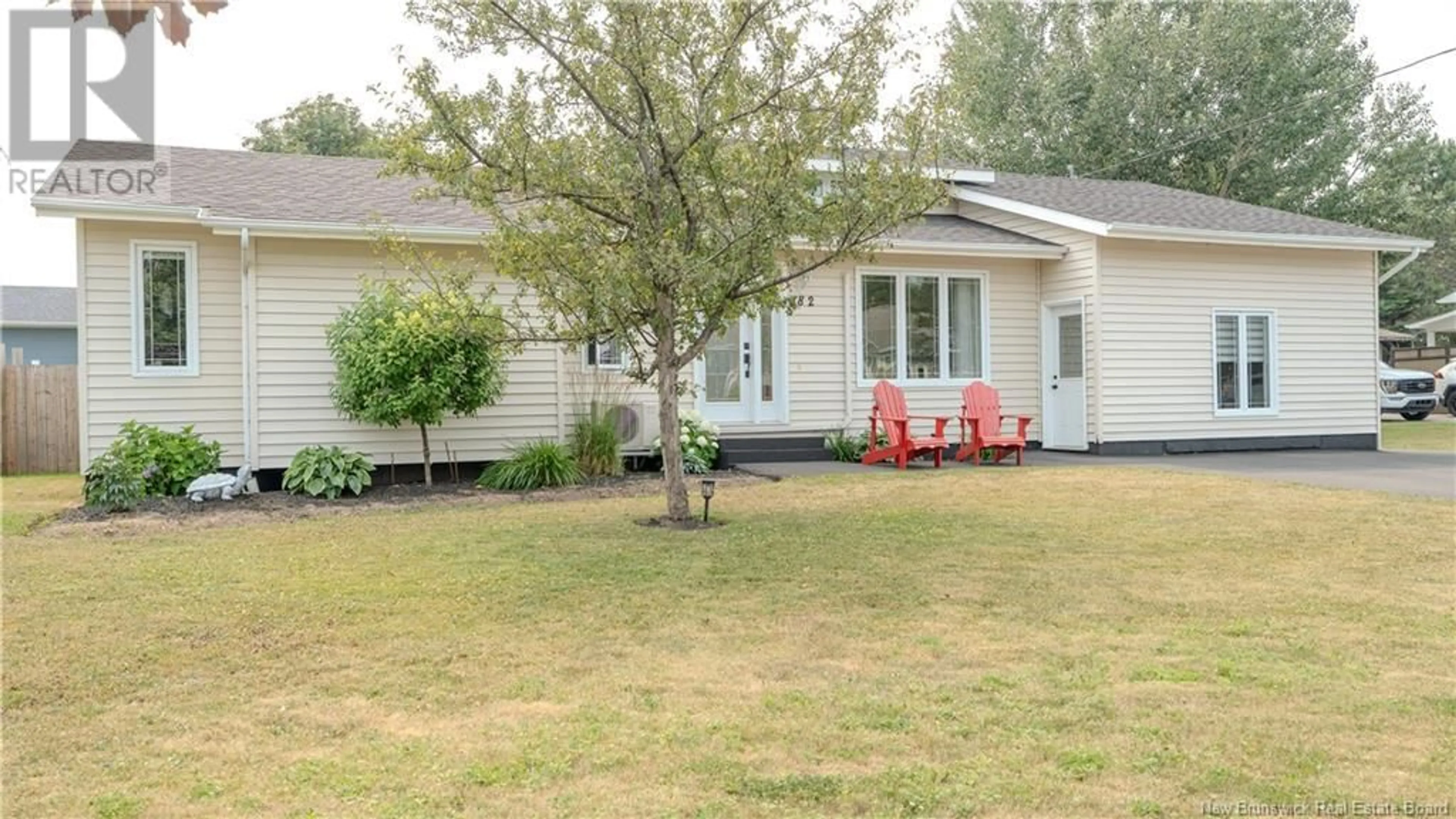 Patio, street for 182 RUE GAGNON, Beresford New Brunswick E8K1V3