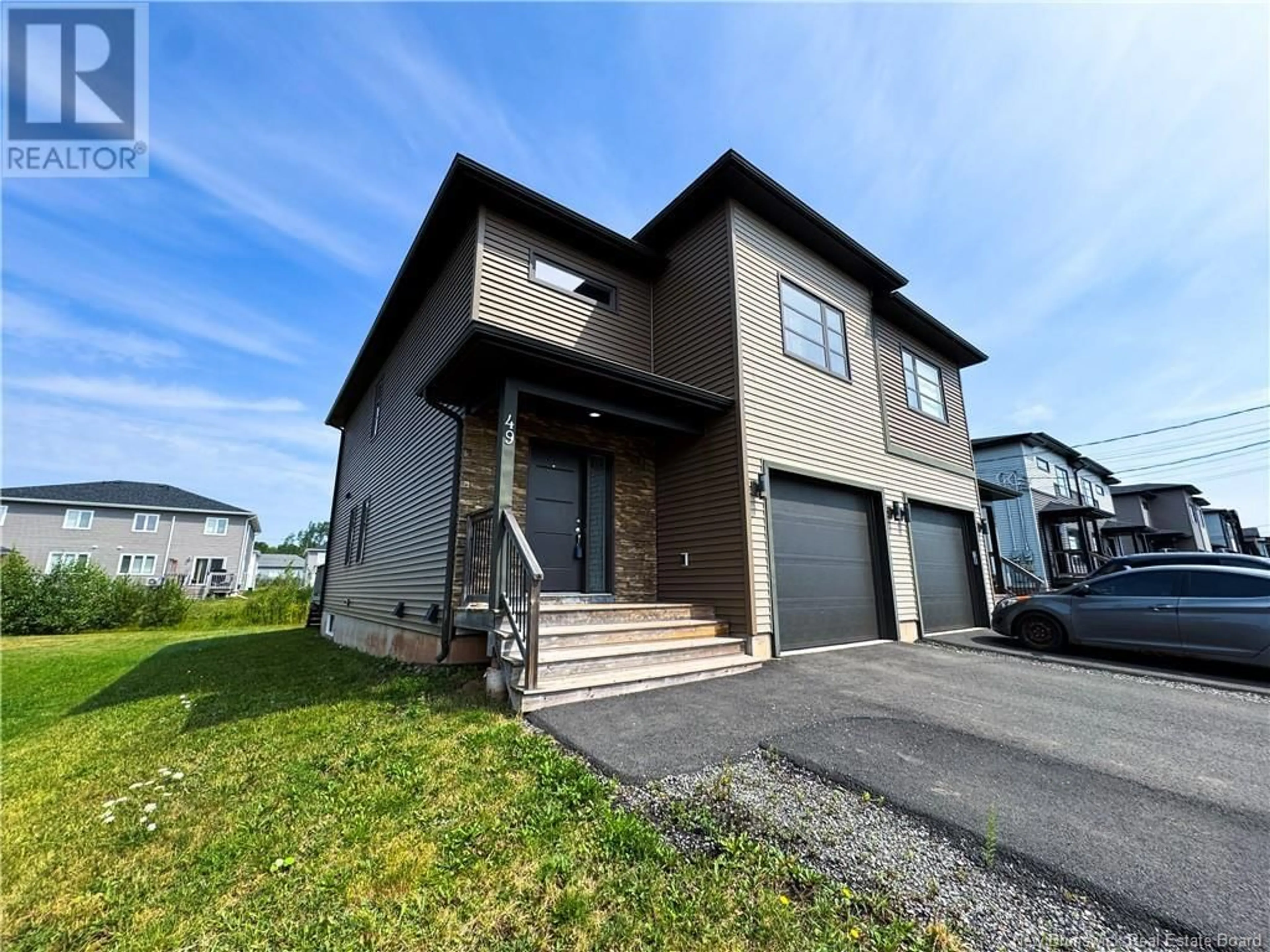 Home with vinyl exterior material, building for 49 FRANCFORT CRESCENT, Moncton New Brunswick E1G5W6