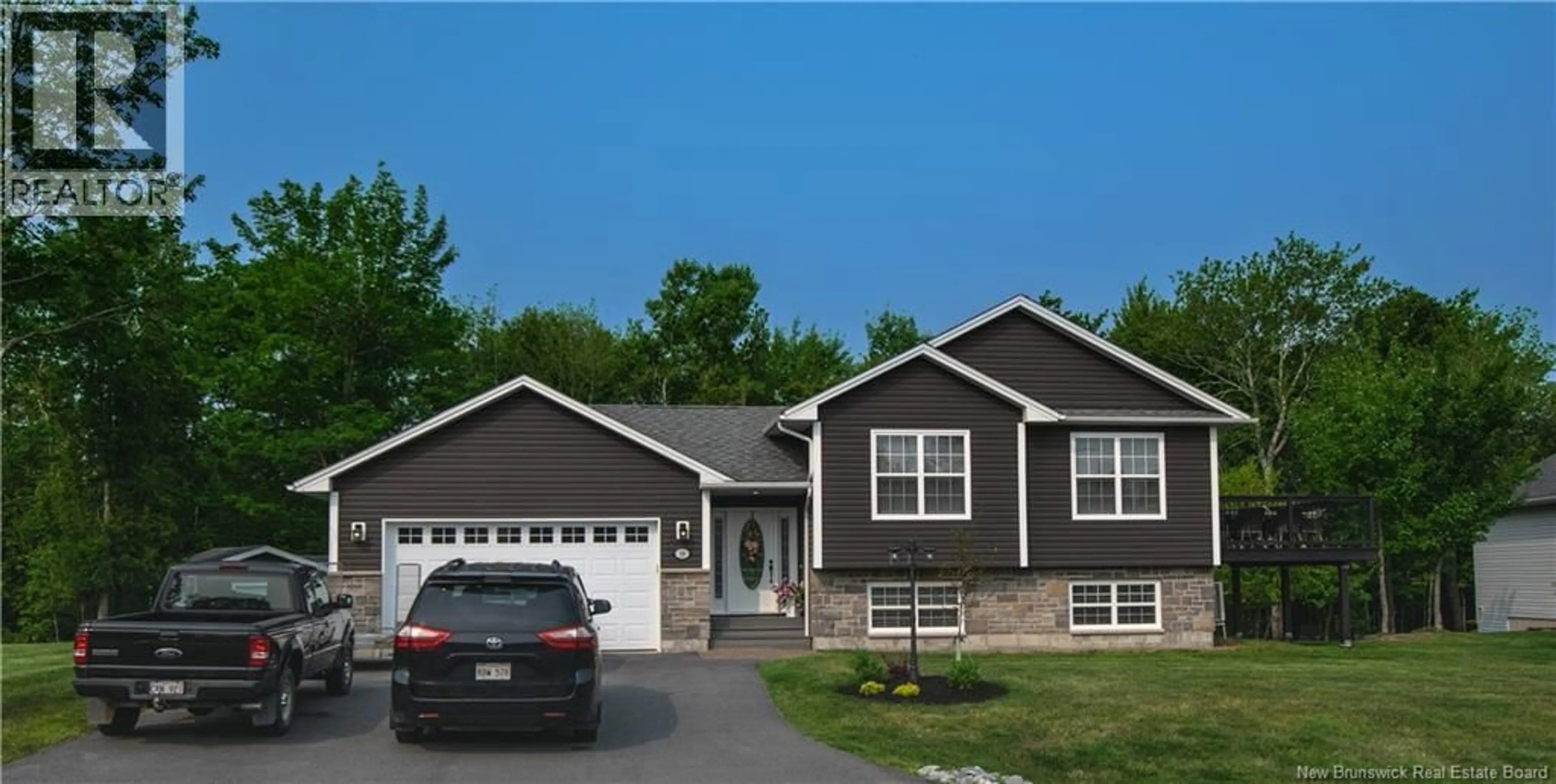 Home with vinyl exterior material, street for 19 PERRY COURT, Quispamsis New Brunswick E2G0K7