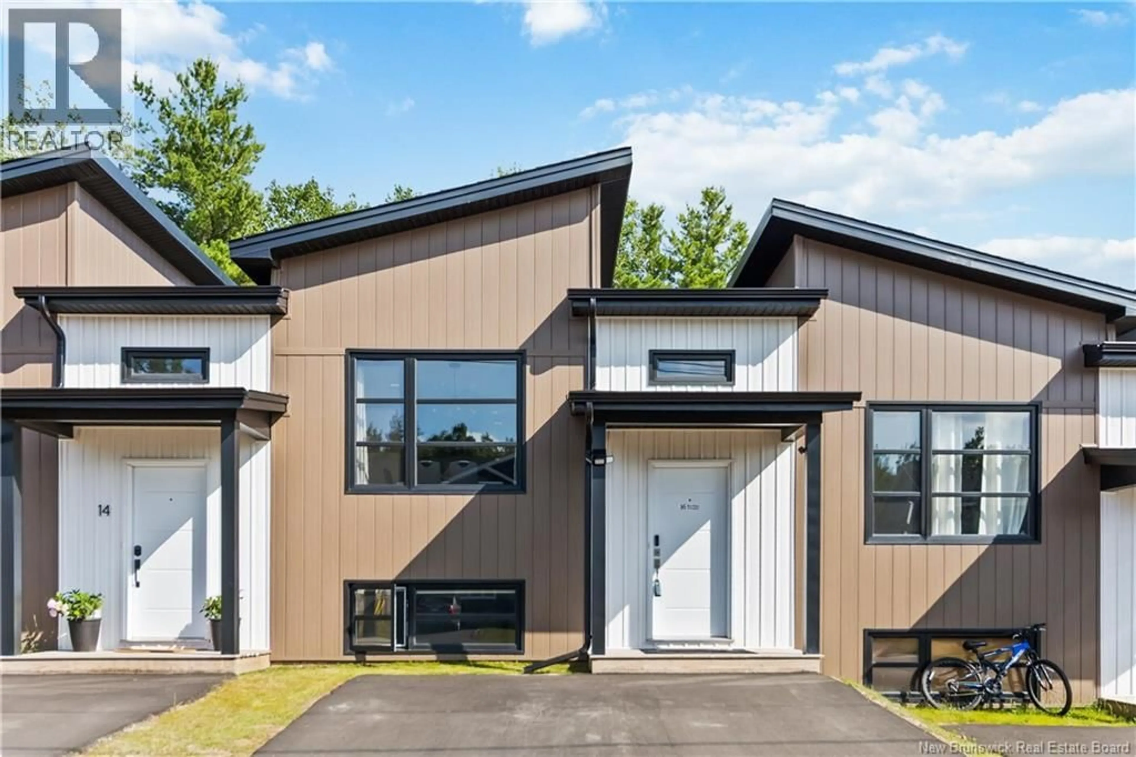 Home with vinyl exterior material, unknown for 16 BEAU DOMAINE, Dieppe New Brunswick E1A9H5
