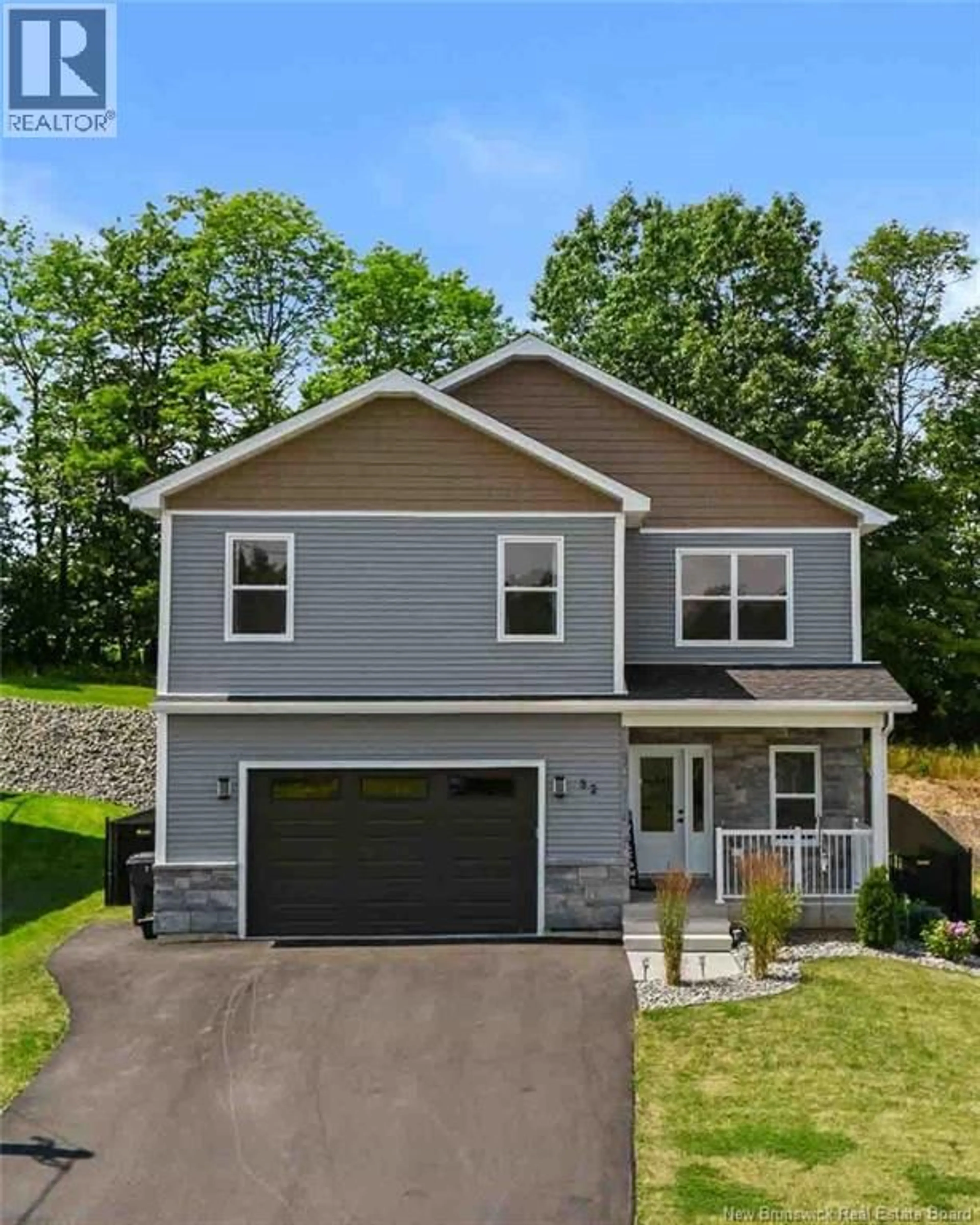 Home with vinyl exterior material, street for 32 STAPLETON STREET, Fredericton New Brunswick E3C0J4