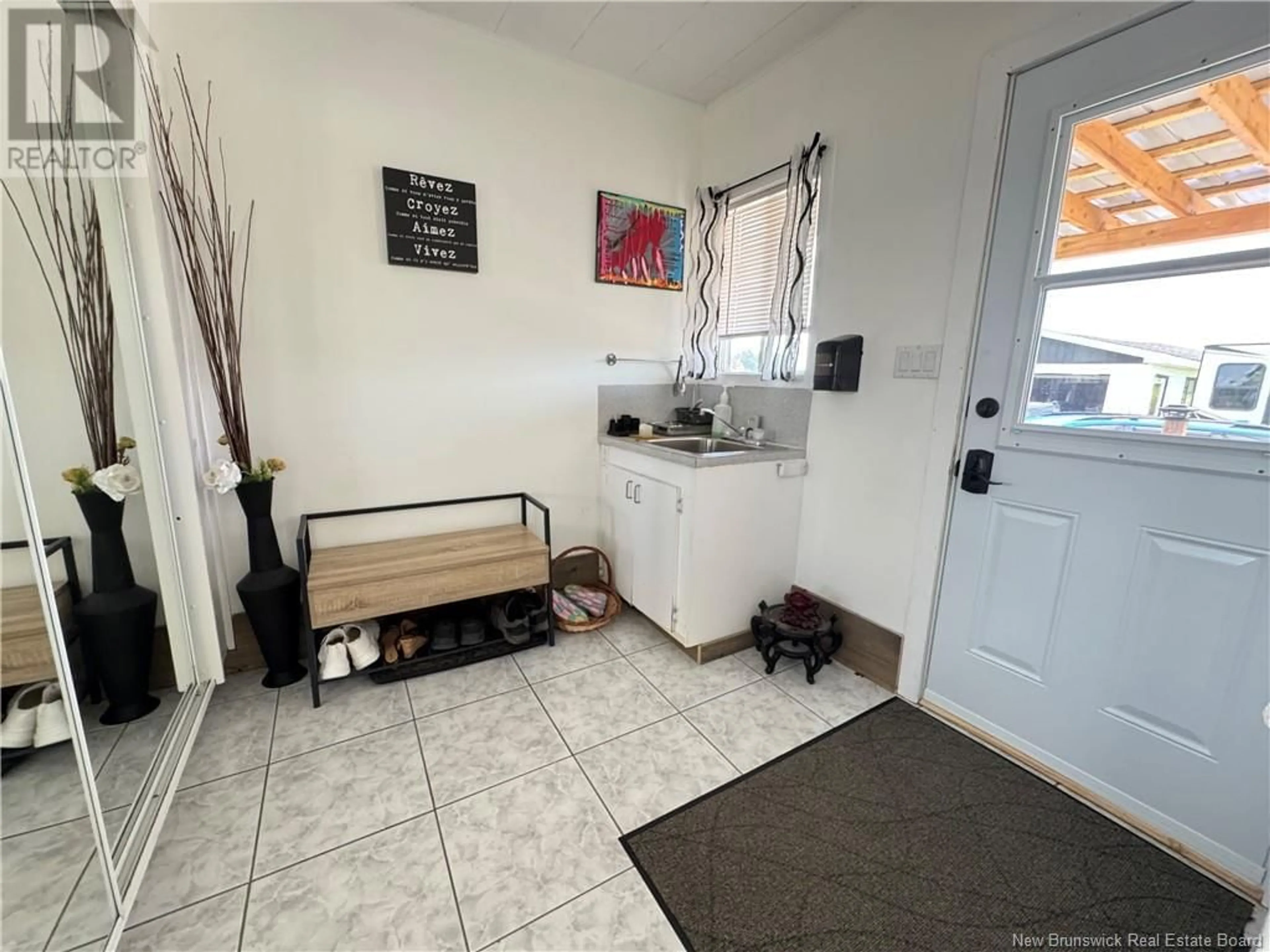 Indoor entryway for 5852 17 ROUTE, Saint-Quentin New Brunswick E8A2J1