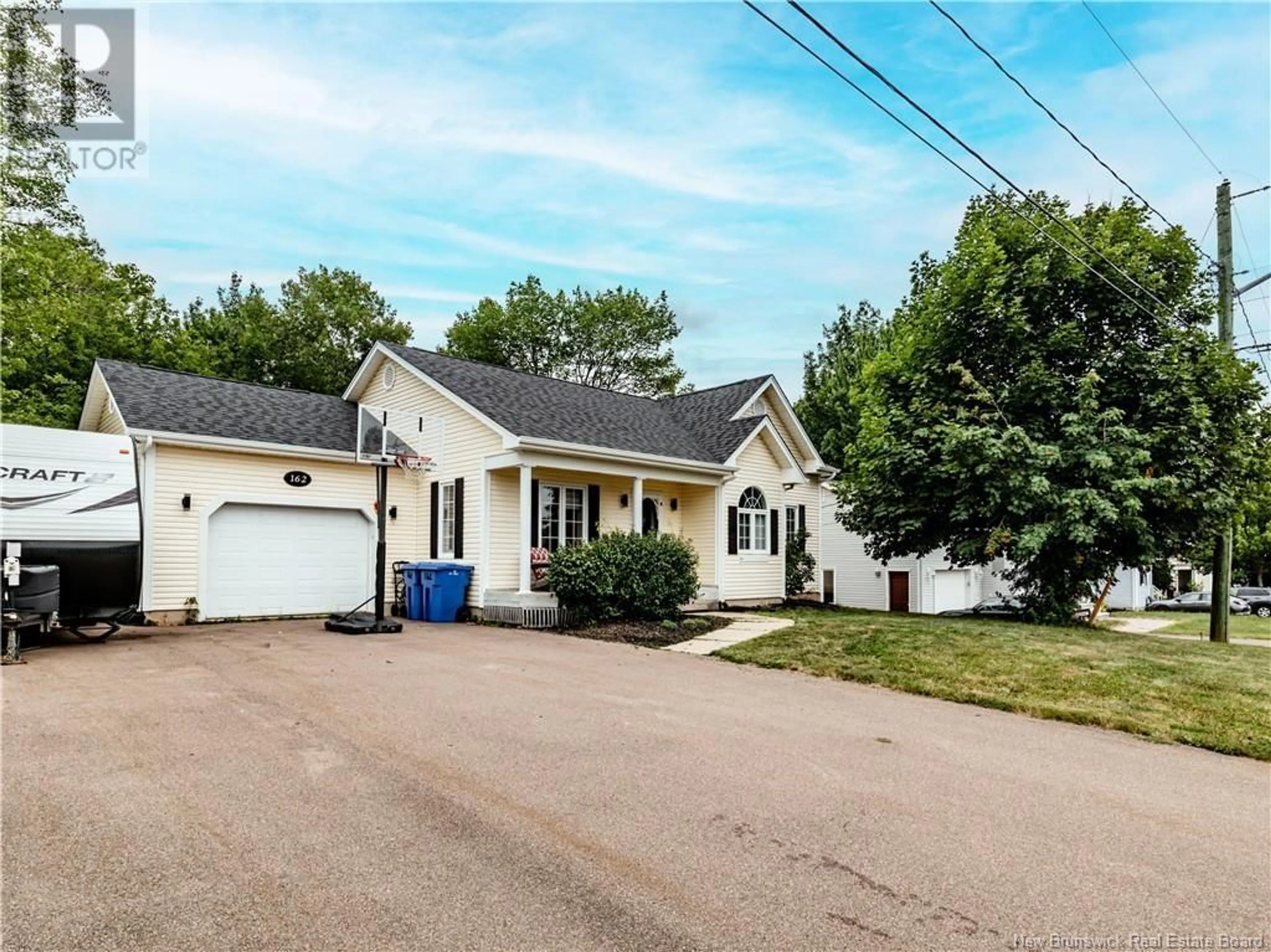 A pic from outside/outdoor area/front of a property/back of a property/a pic from drone, street for 162 DOREEN, Dieppe New Brunswick E1A7H7