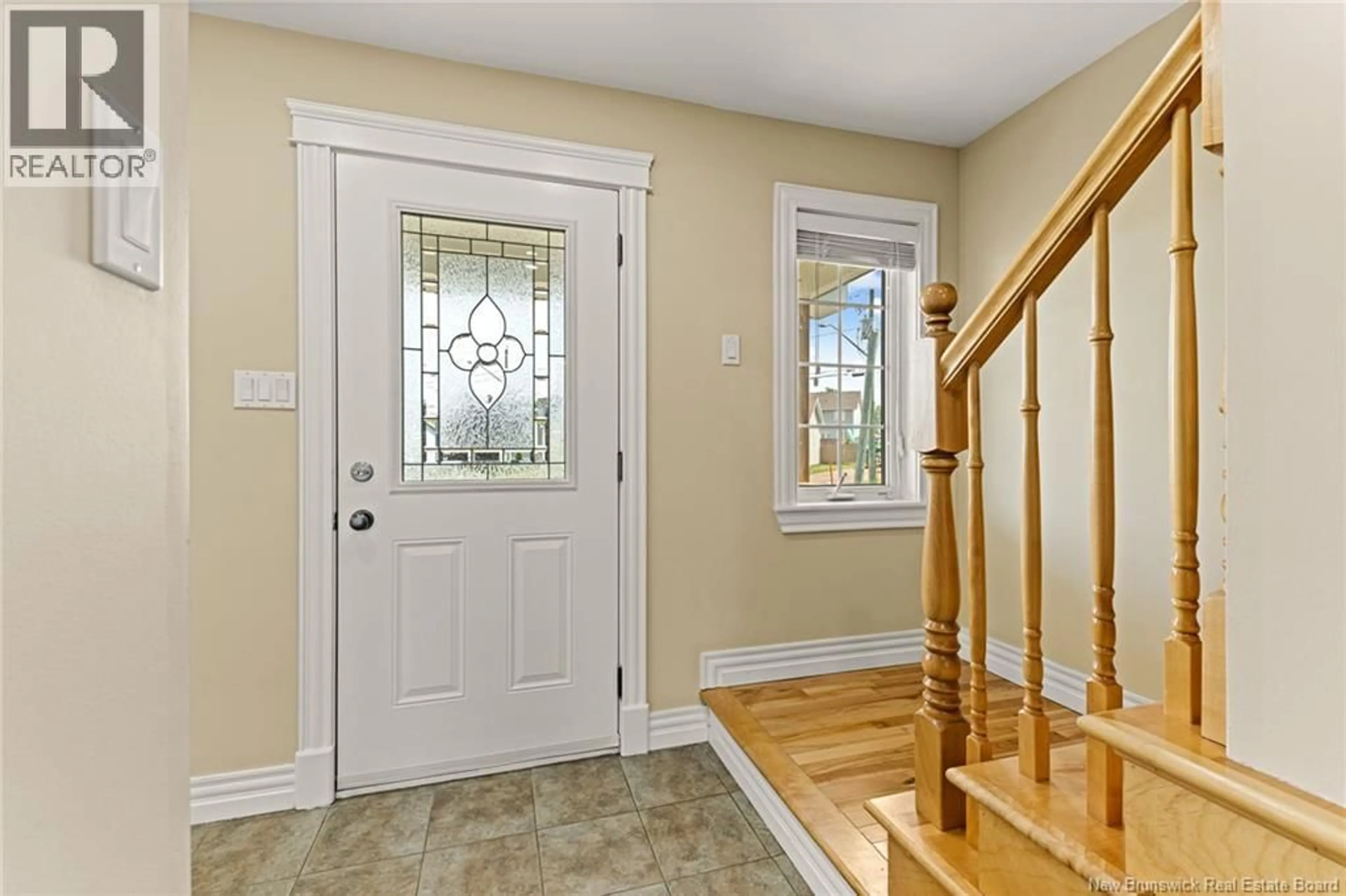Indoor entryway for 47 FIELDBROOK, Moncton New Brunswick E1G5K9