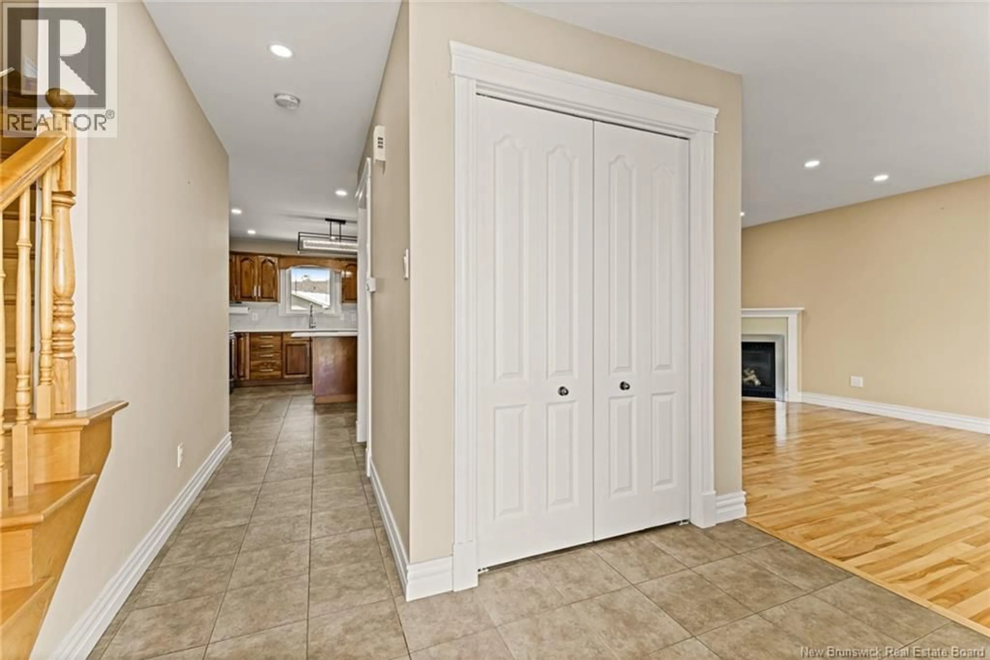 Indoor entryway for 47 FIELDBROOK, Moncton New Brunswick E1G5K9