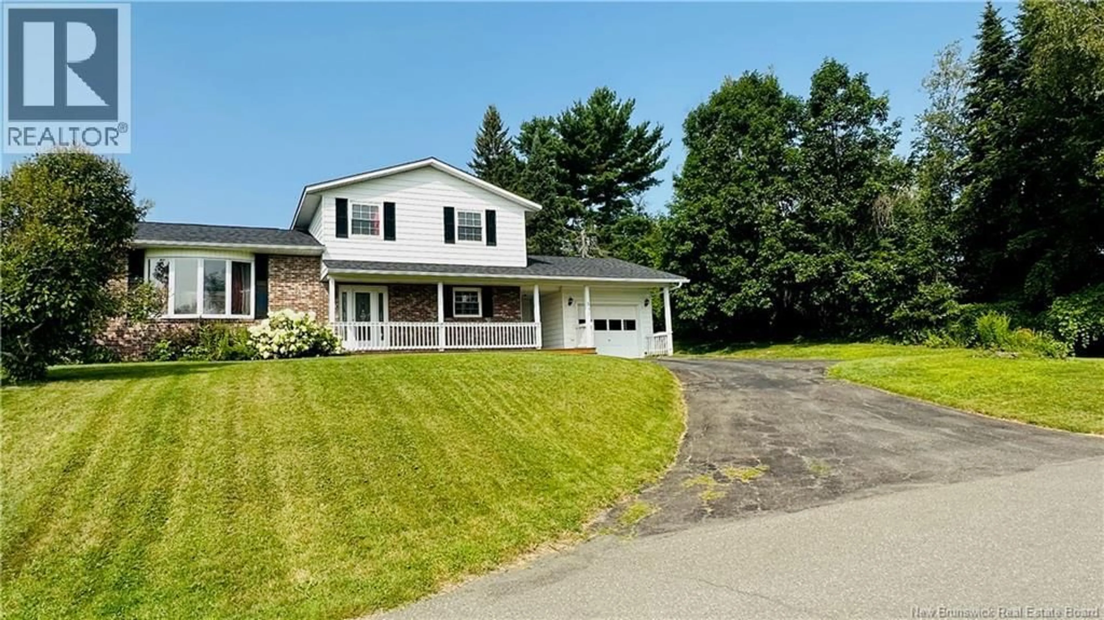 Home with vinyl exterior material, street for 131 RIVERSIDE DRIVE, Woodstock New Brunswick E7M2P4