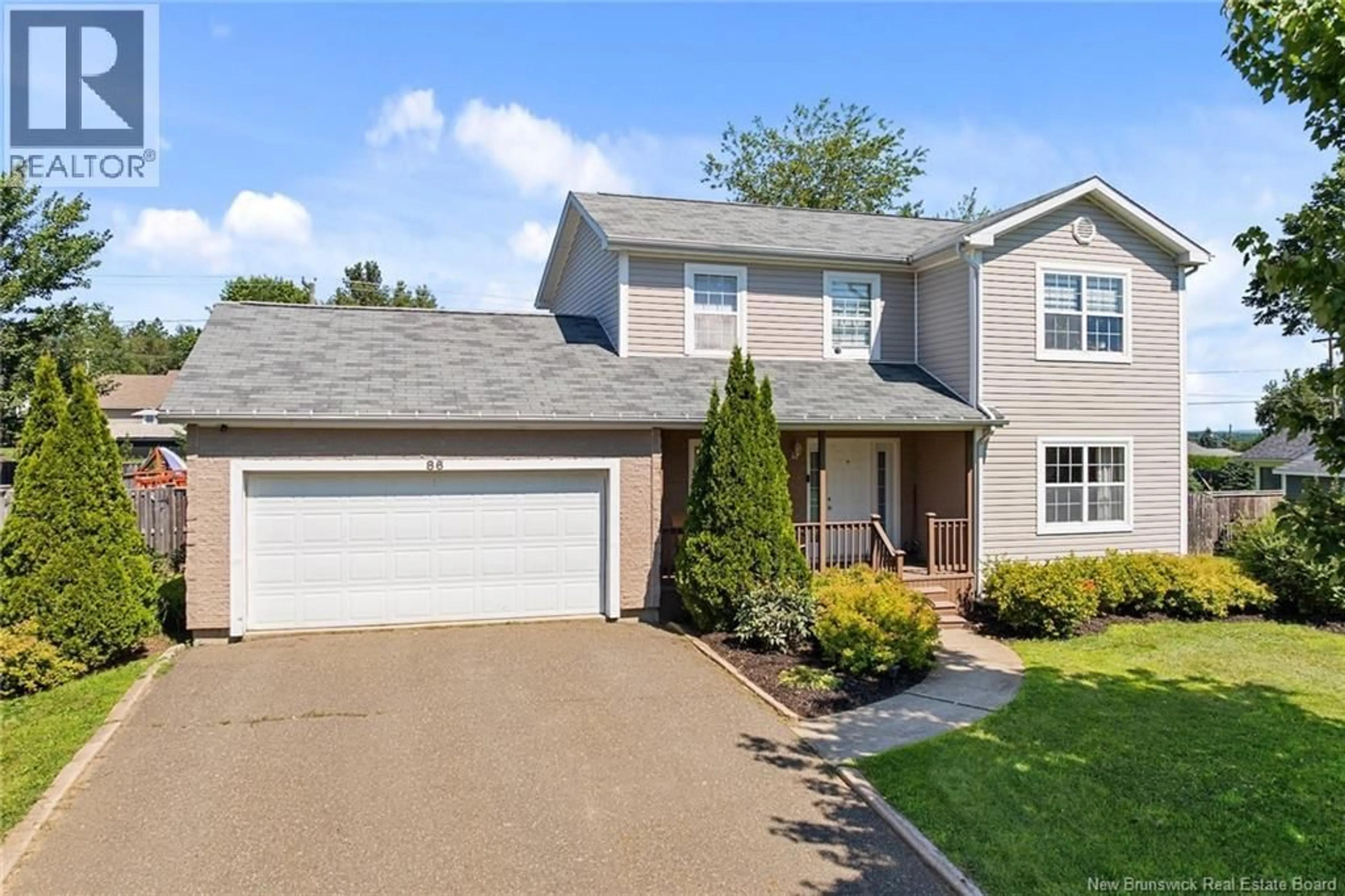 Home with vinyl exterior material, street for 86 BICENTENNIAL DRIVE, Woodstock New Brunswick E7M6A7