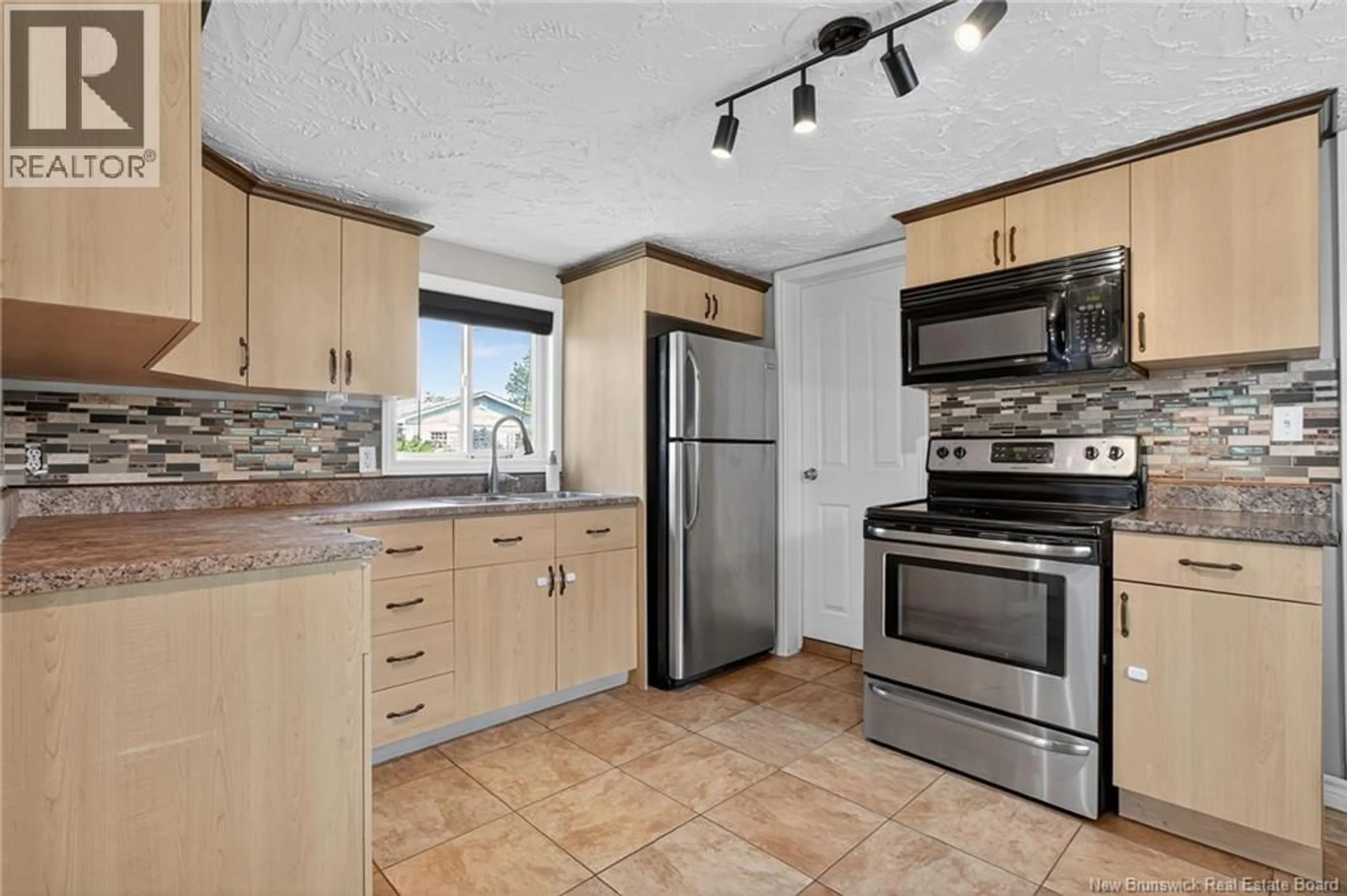 Standard kitchen, ceramic/tile floor for 395 MEMRAMCOOK EAST, Memramcook New Brunswick E4K1M4