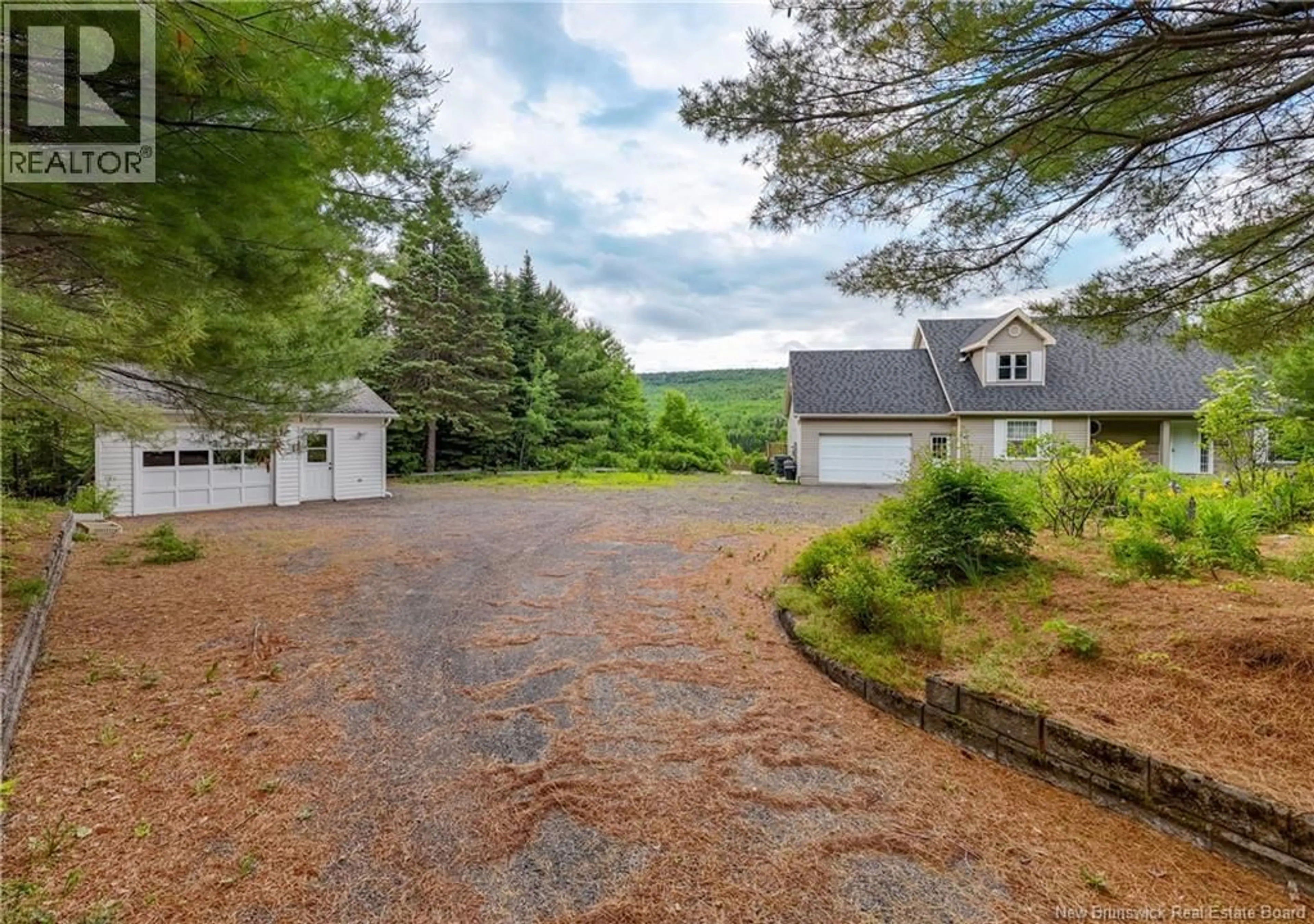 A pic from outside/outdoor area/front of a property/back of a property/a pic from drone, unknown for 18 HILLVIEW STREET, Upper Kingsclear New Brunswick E3E1V1