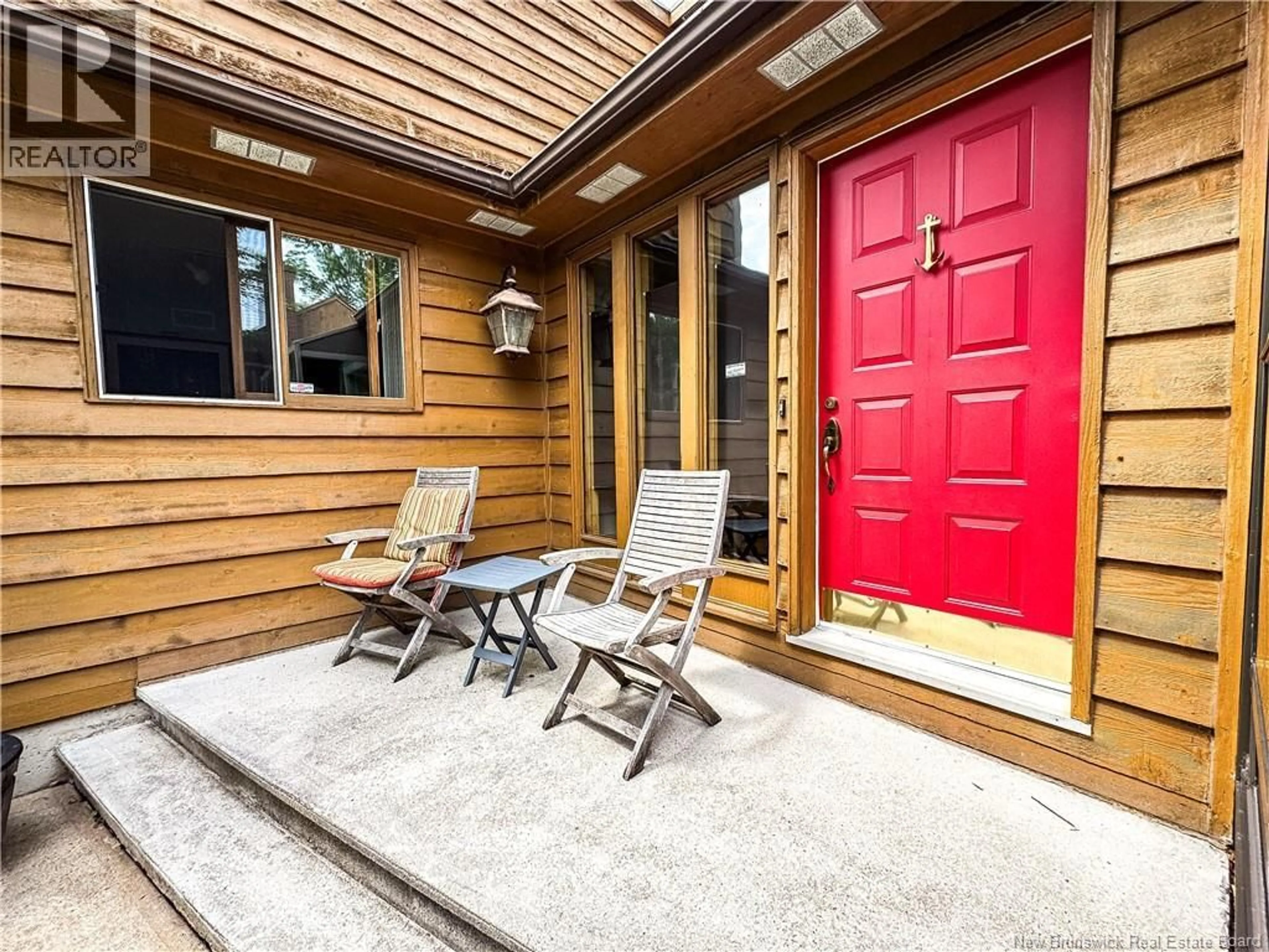 Indoor entryway for 73 OAKMOOR TERRACE, Moncton New Brunswick E1G1T4