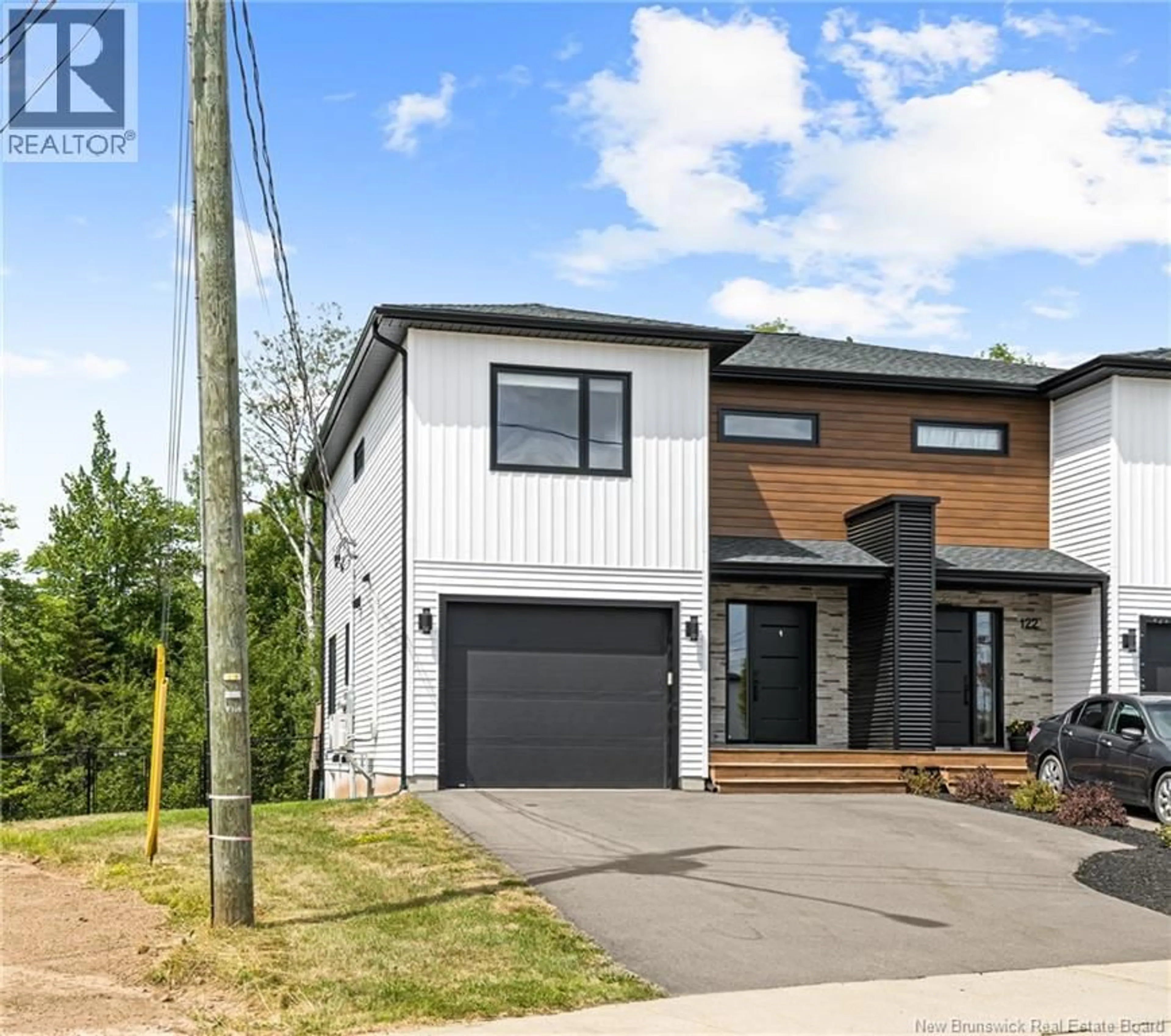 Home with vinyl exterior material, street for 120 FRANCFORT, Moncton New Brunswick E1G5W6
