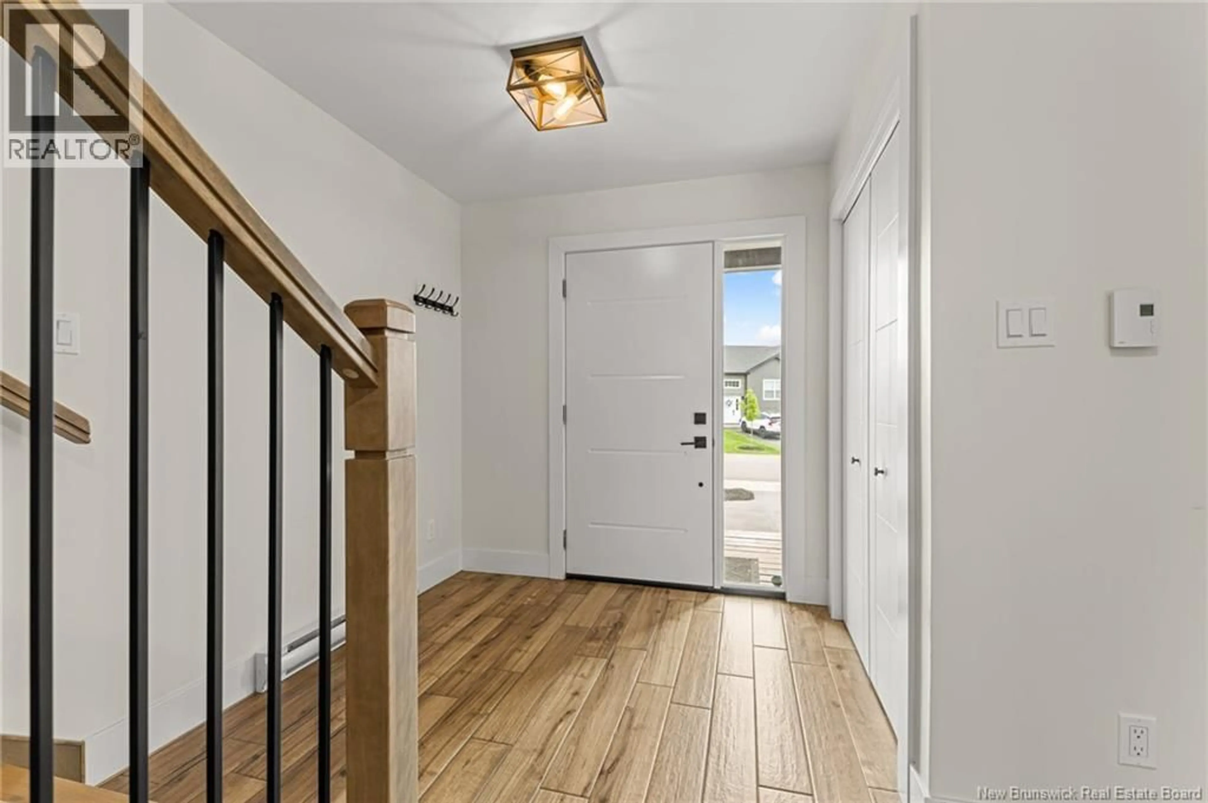 Indoor entryway for 120 FRANCFORT, Moncton New Brunswick E1G5W6