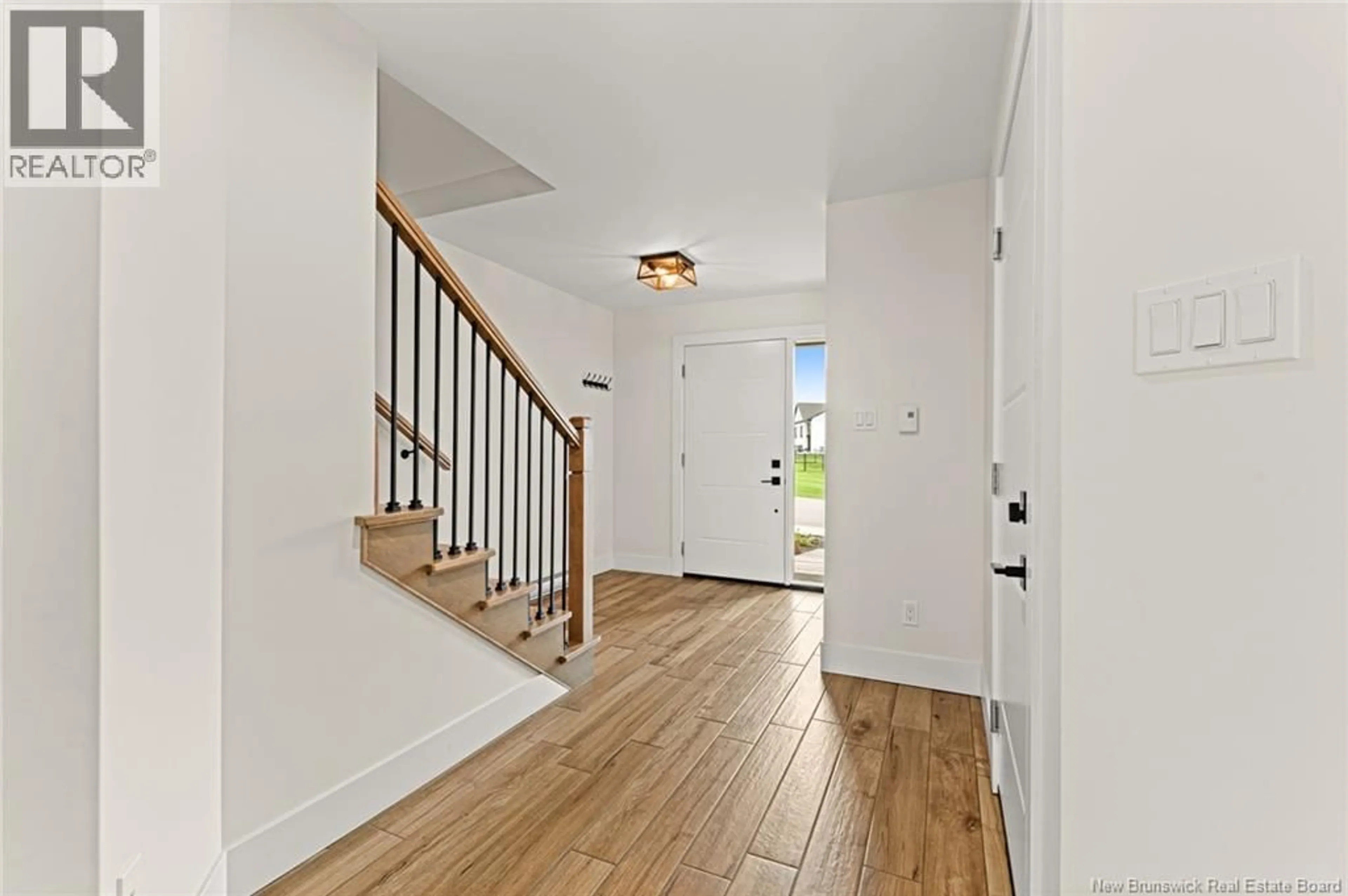 Indoor entryway for 120 FRANCFORT, Moncton New Brunswick E1G5W6