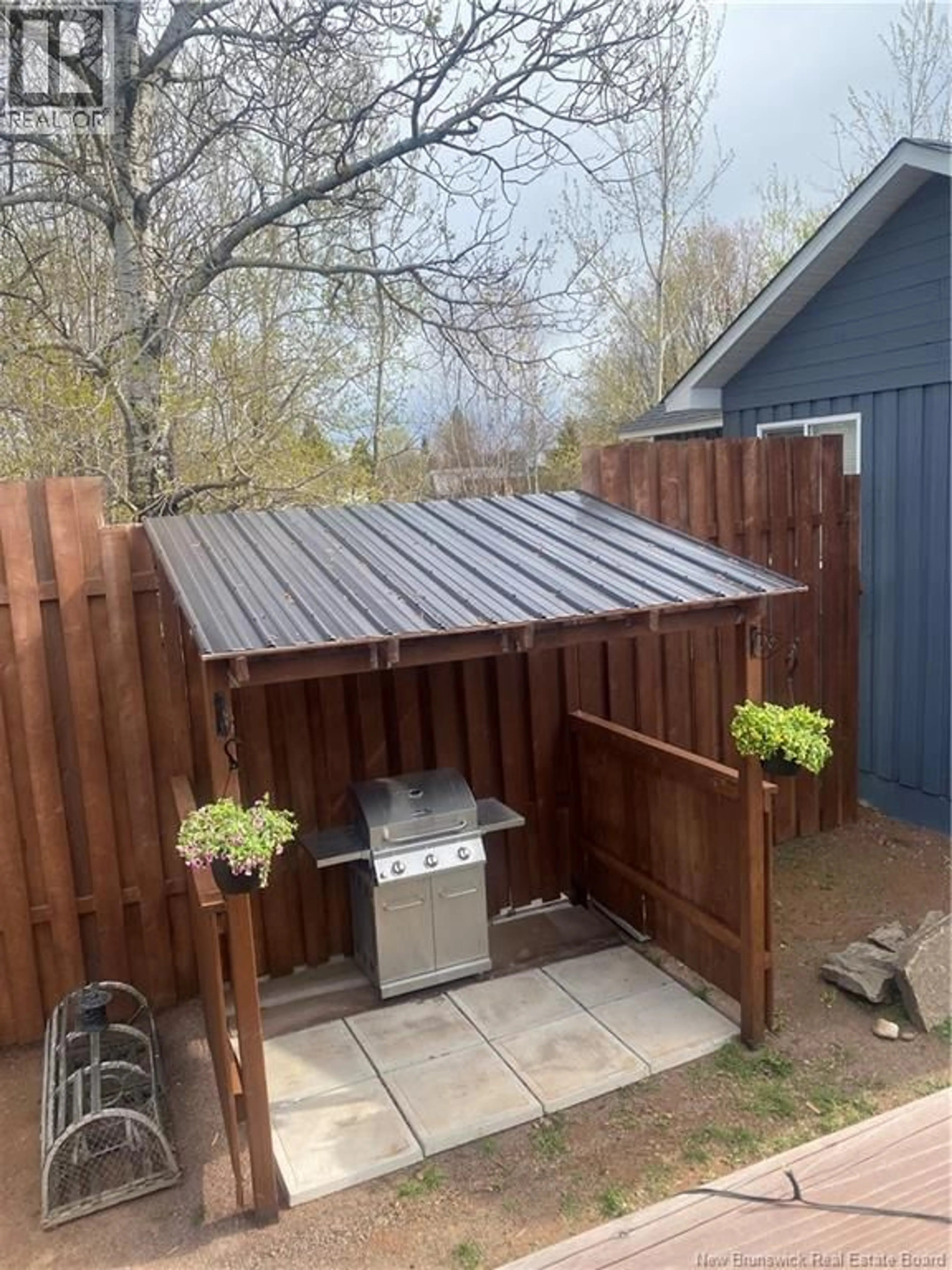 Shed for 29 RAILWAY AVENUE, Pointe-Du-Chêne New Brunswick E4P2W6