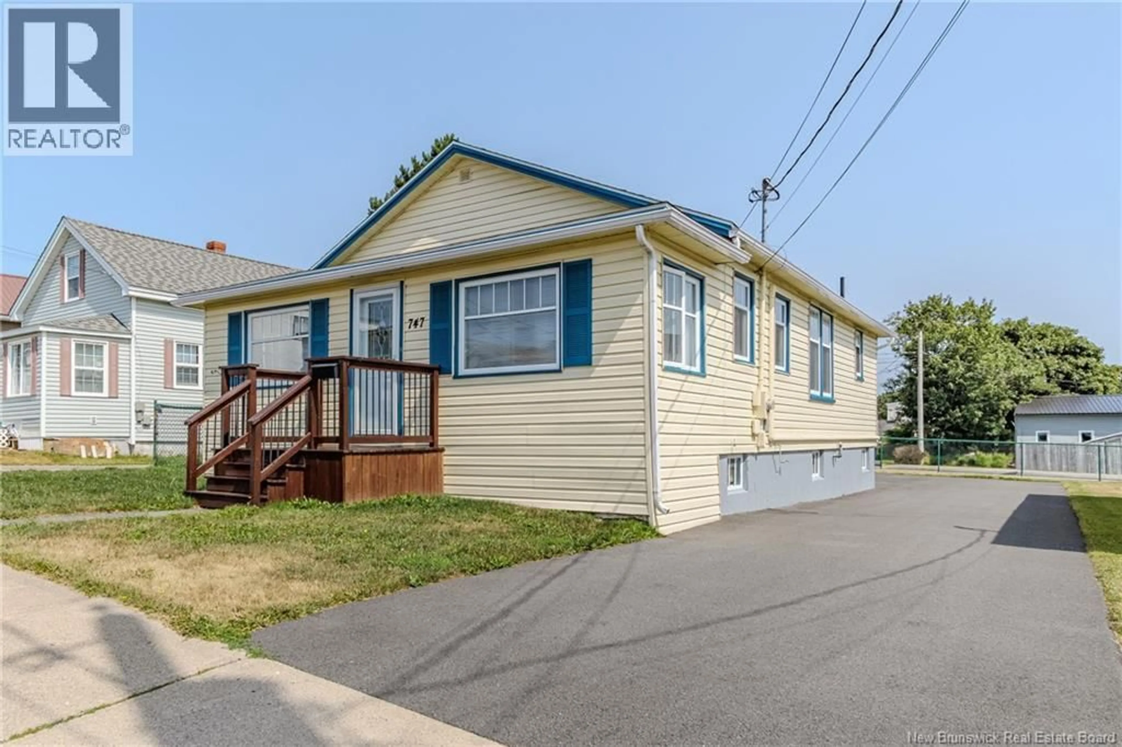 Home with vinyl exterior material, street for 747 BEACONSFIELD AVENUE, Saint John New Brunswick E2M2K6