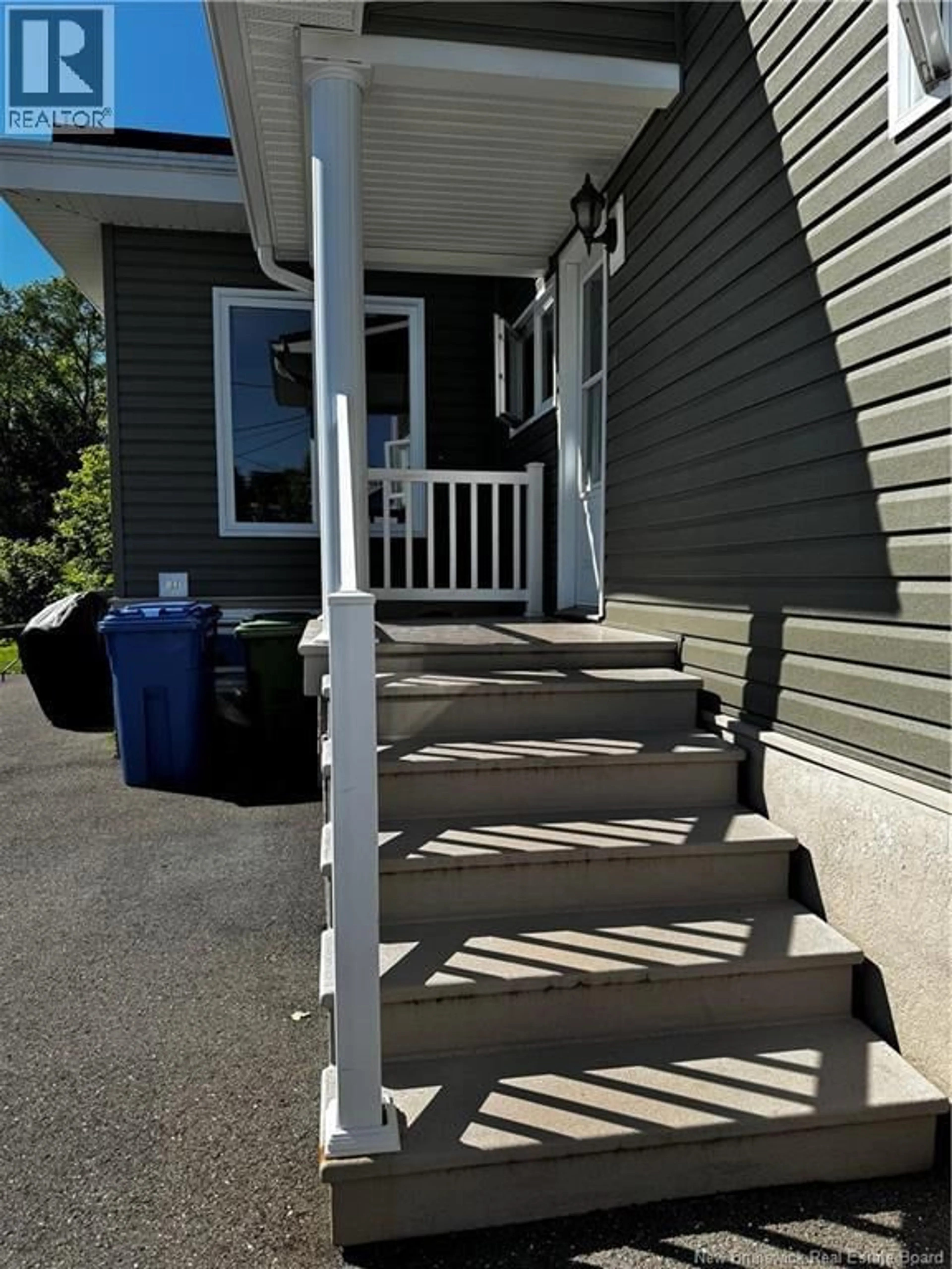 Stairs for 104 ST-GEORGE AVENUE, Edmundston New Brunswick E3V2W2