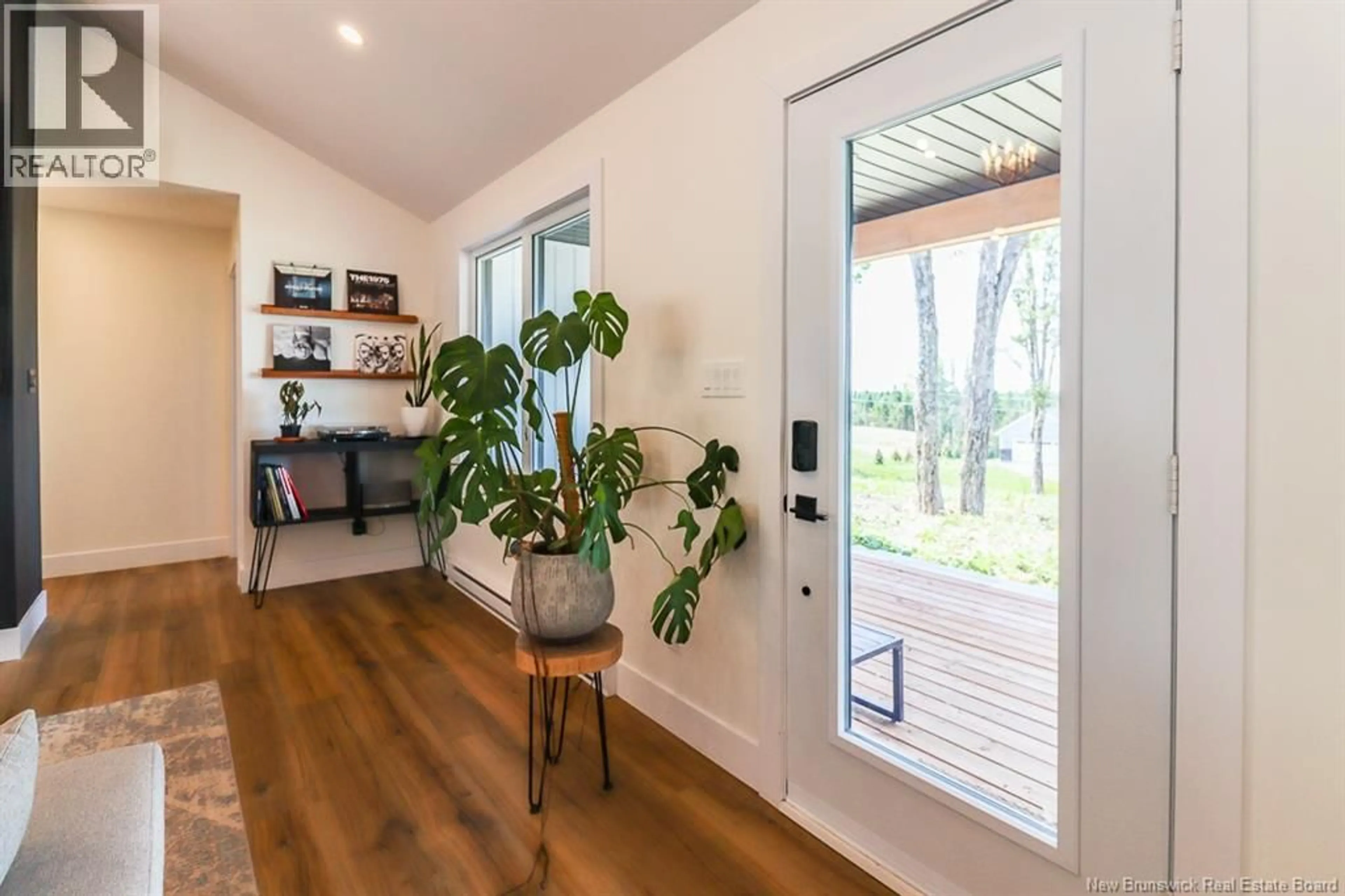 Indoor entryway for 100 MALLORY STREET, Saint John New Brunswick E2N0E1