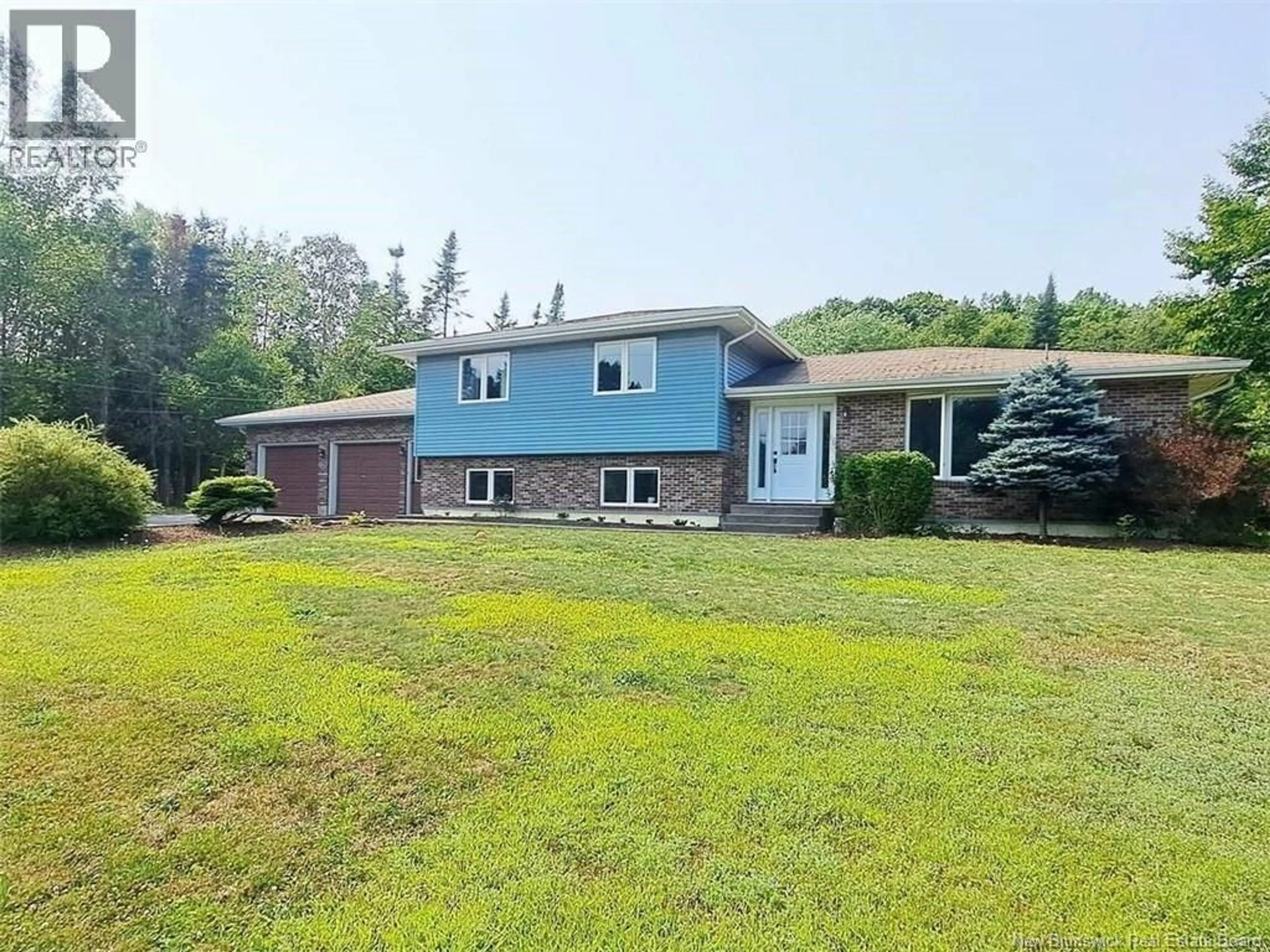 A pic from outside/outdoor area/front of a property/back of a property/a pic from drone, unknown for 9 CLIFF STREET, Quispamsis New Brunswick E2G1Y4