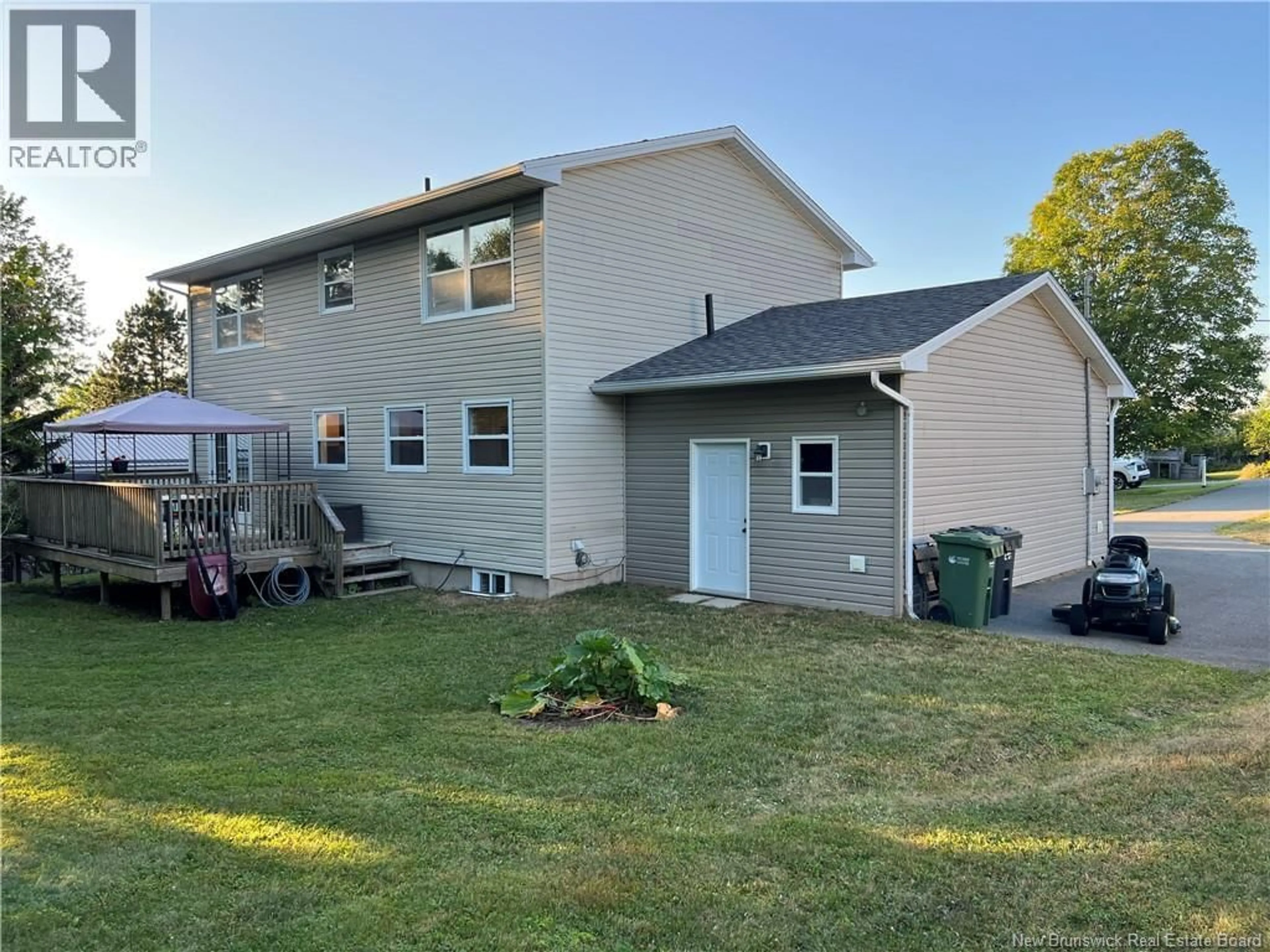 A pic from outside/outdoor area/front of a property/back of a property/a pic from drone, unknown for 30 SAUNDERS DRIVE, Quispamsis New Brunswick E2E1J7