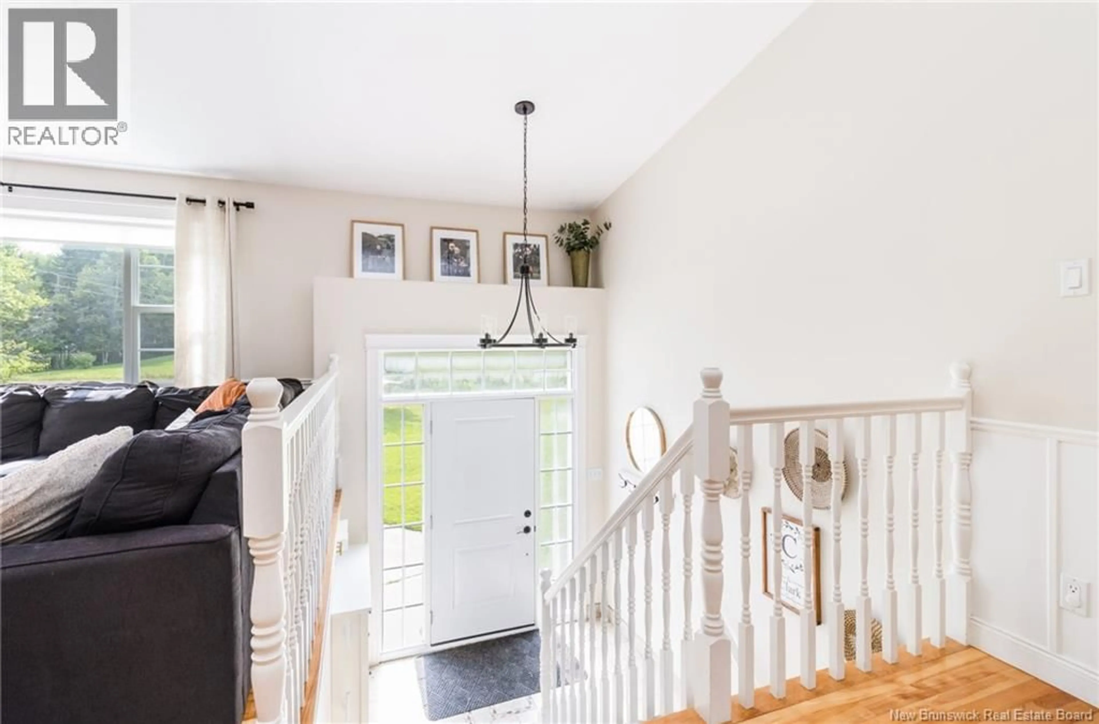 Indoor entryway for 166 ROLLING HILL, Fredericton New Brunswick E3A9V5