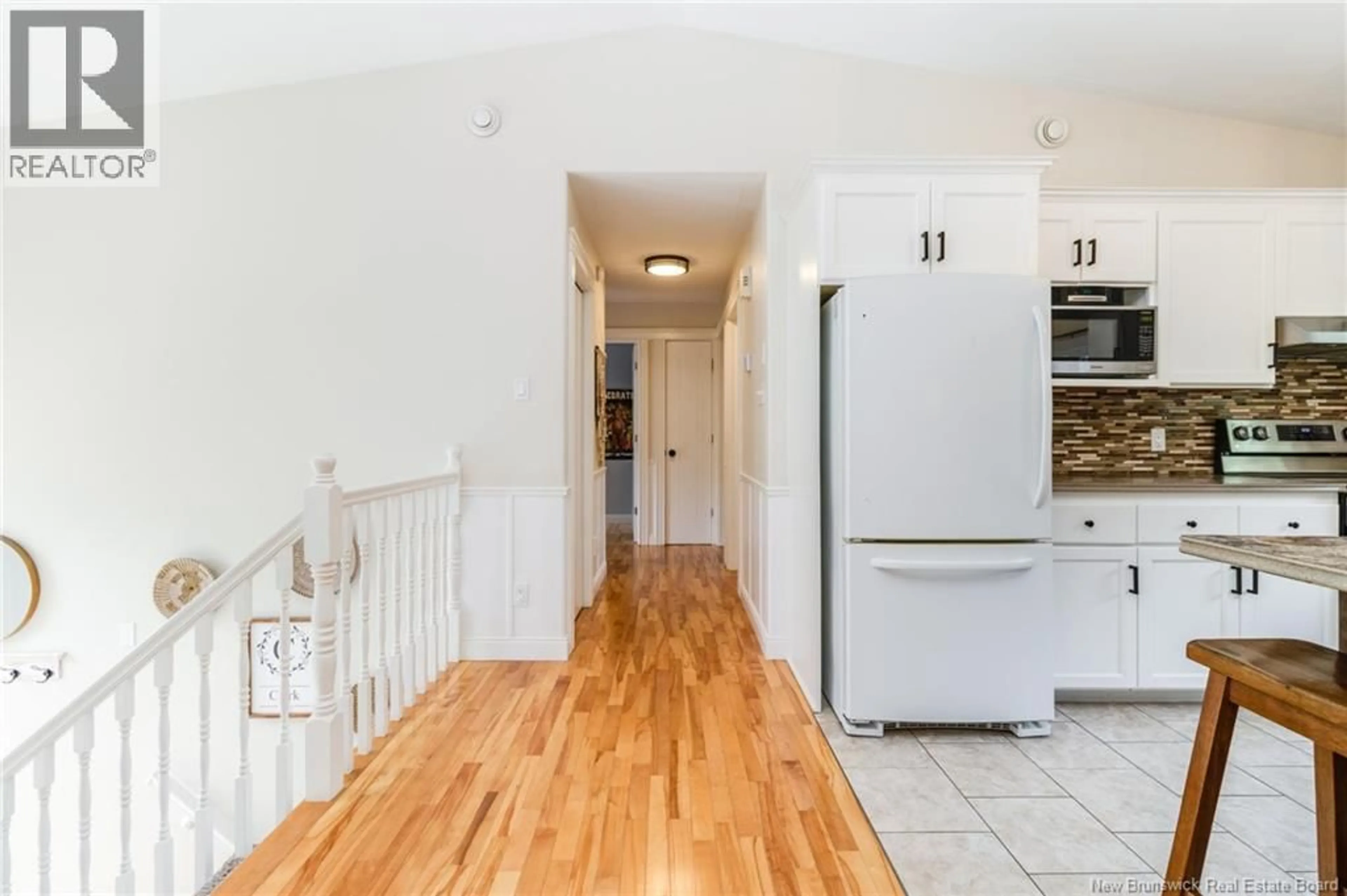 Indoor entryway for 166 ROLLING HILL, Fredericton New Brunswick E3A9V5