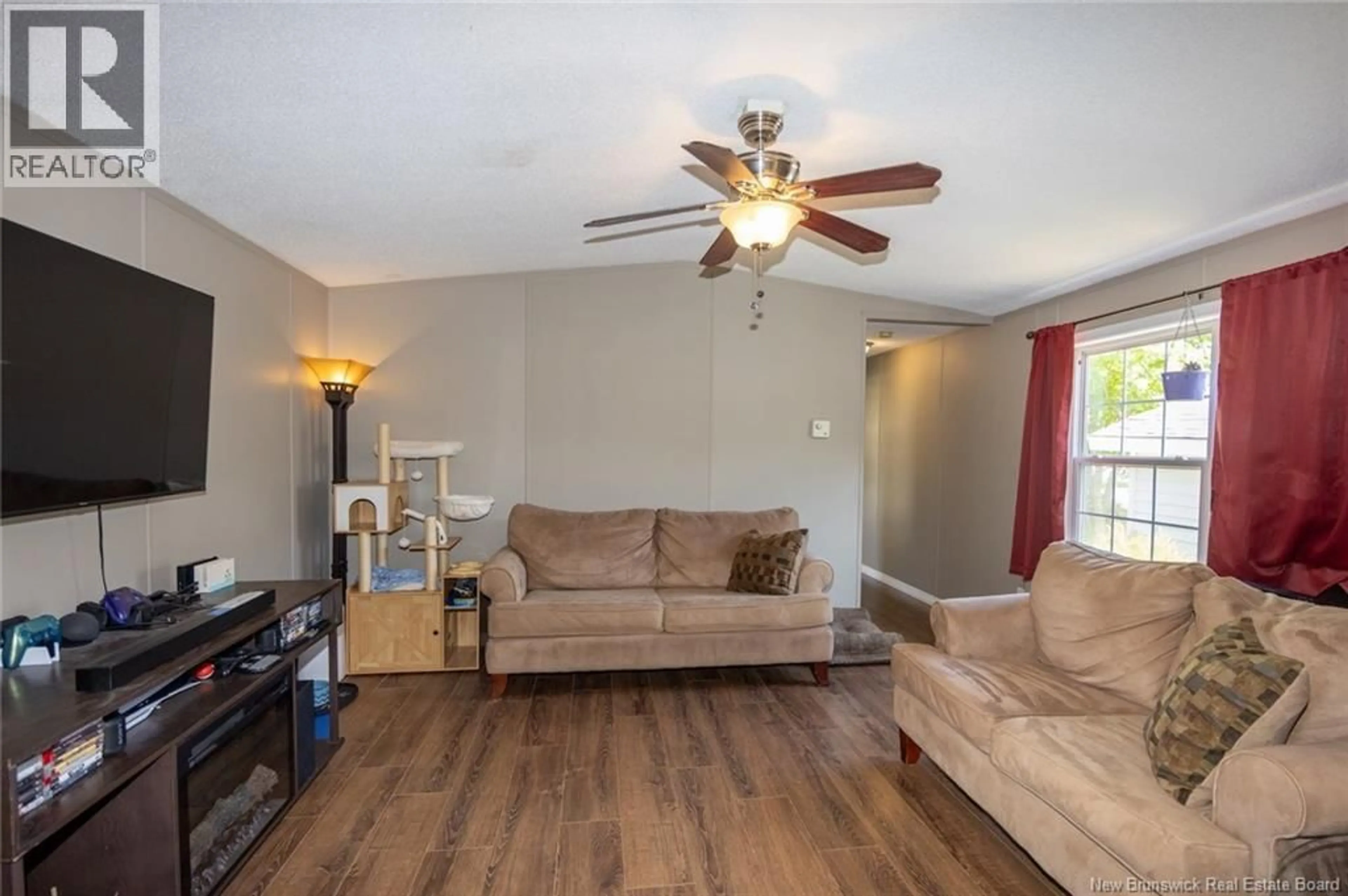Living room with furniture, wood/laminate floor for 3 FRANKLIN STREET, Lincoln New Brunswick E3B7A7