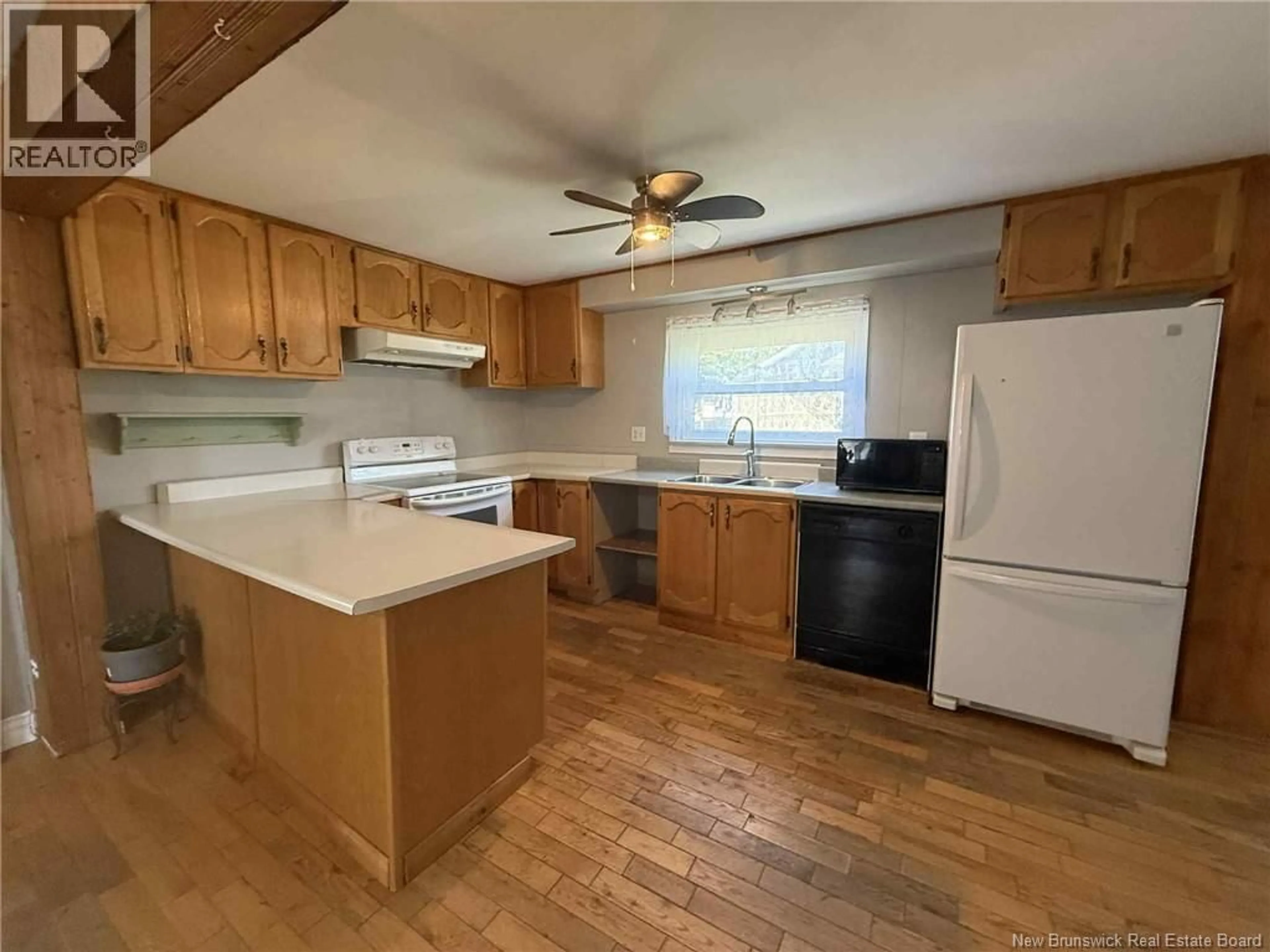 Standard kitchen, wood/laminate floor for 25 LANSDOWNE STREET, Campbellton New Brunswick E3N2L5