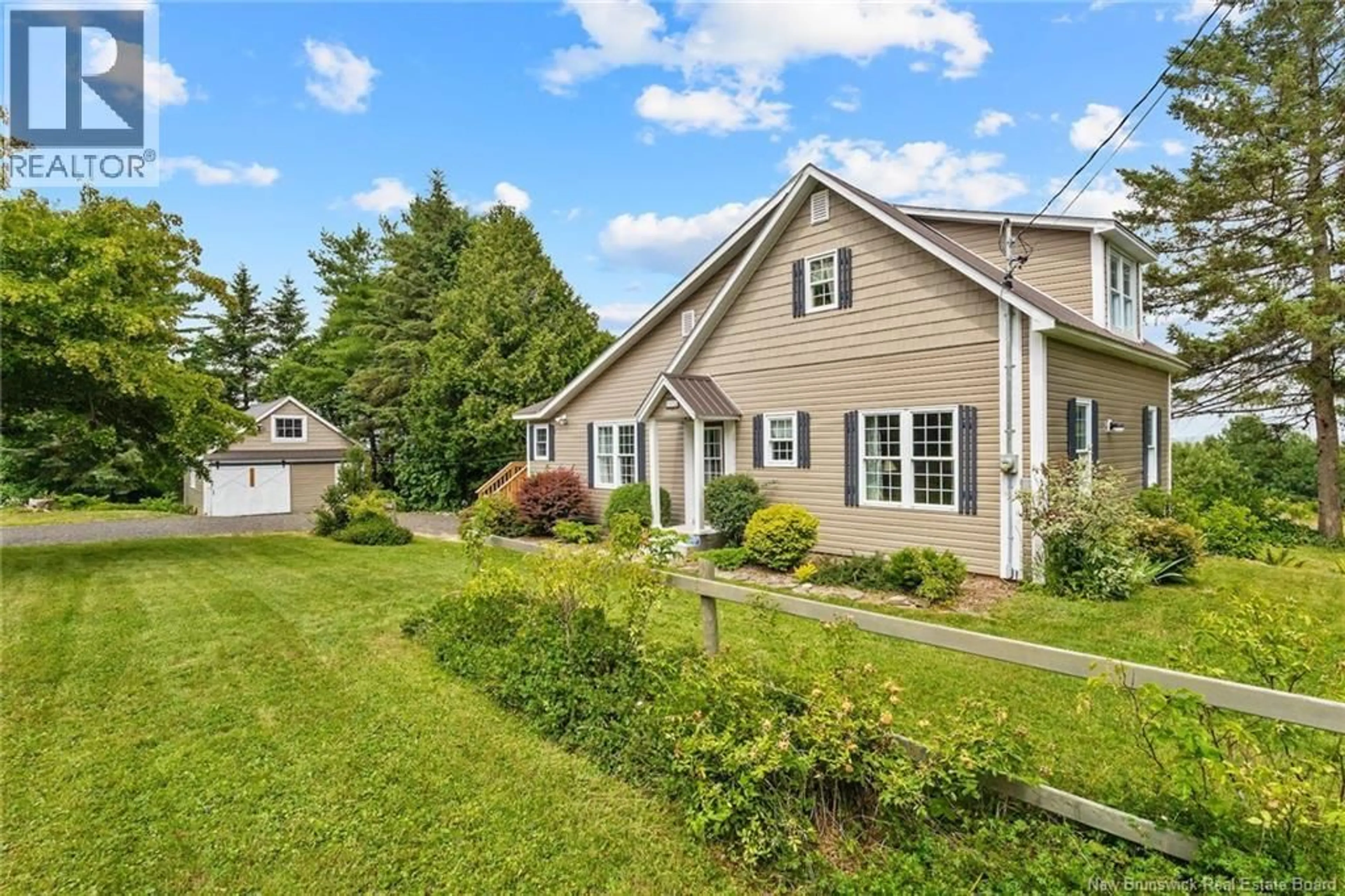 Home with vinyl exterior material, street for 4491 ROUTE 102, Queenstown New Brunswick E5M1Z5